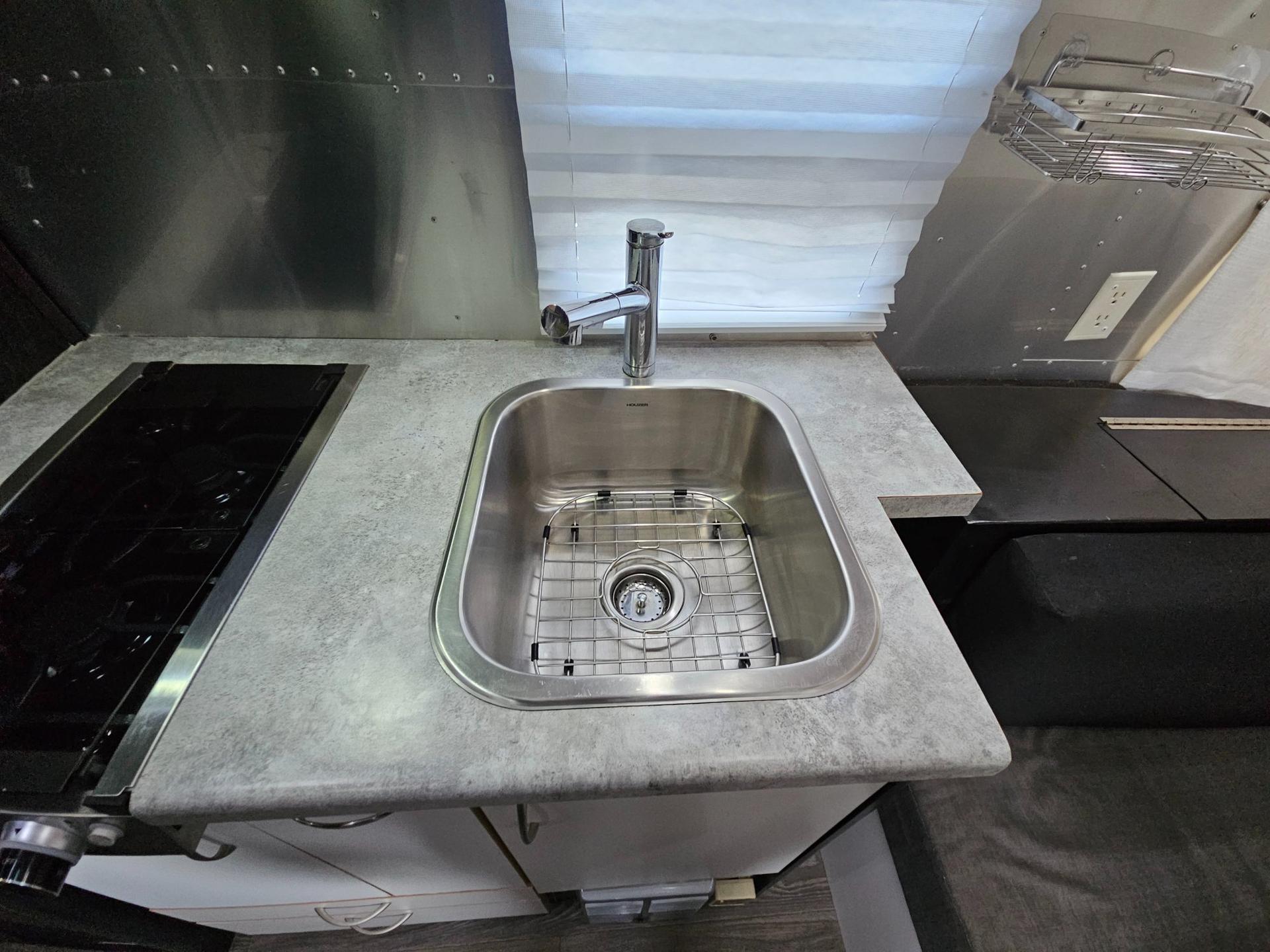 2004 Airstream 2004 Airstream International Bambi CCD - thumbnail 12