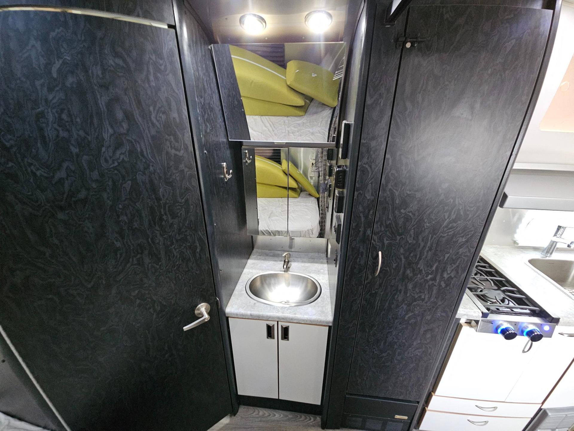 2004 Airstream 2004 Airstream International Bambi CCD - thumbnail 16