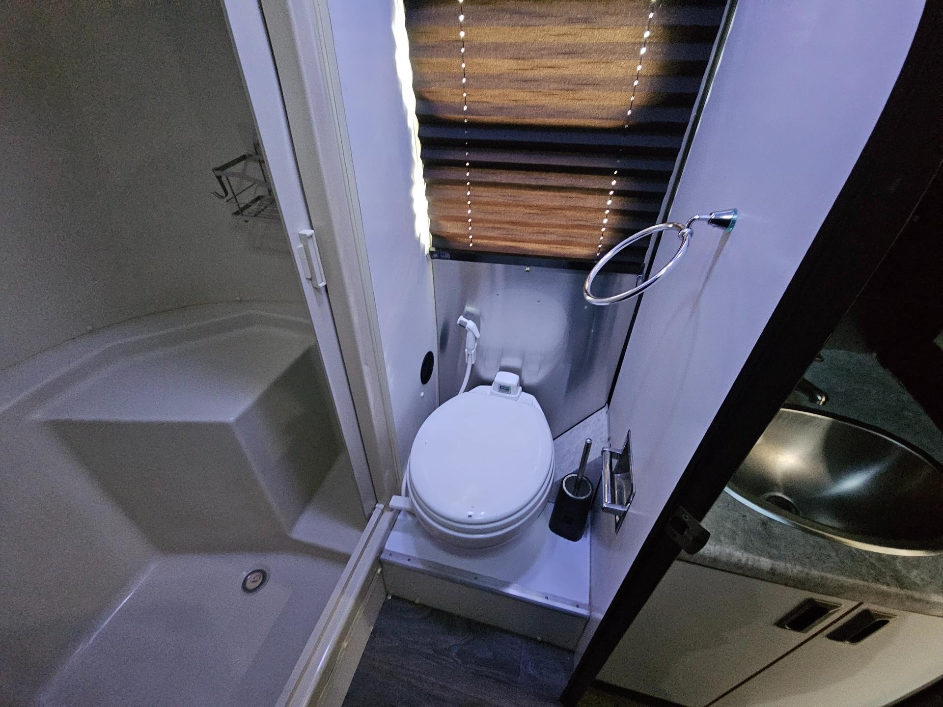 2004 Airstream 2004 Airstream International Bambi CCD - thumbnail 31