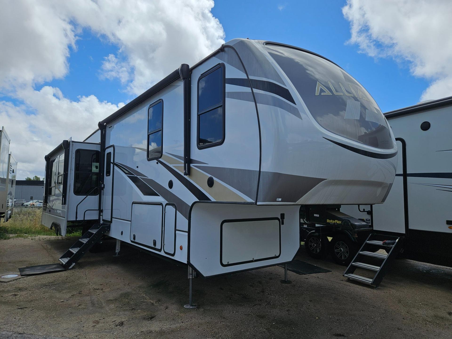 2021 Alliance RV Paradigm 372RK