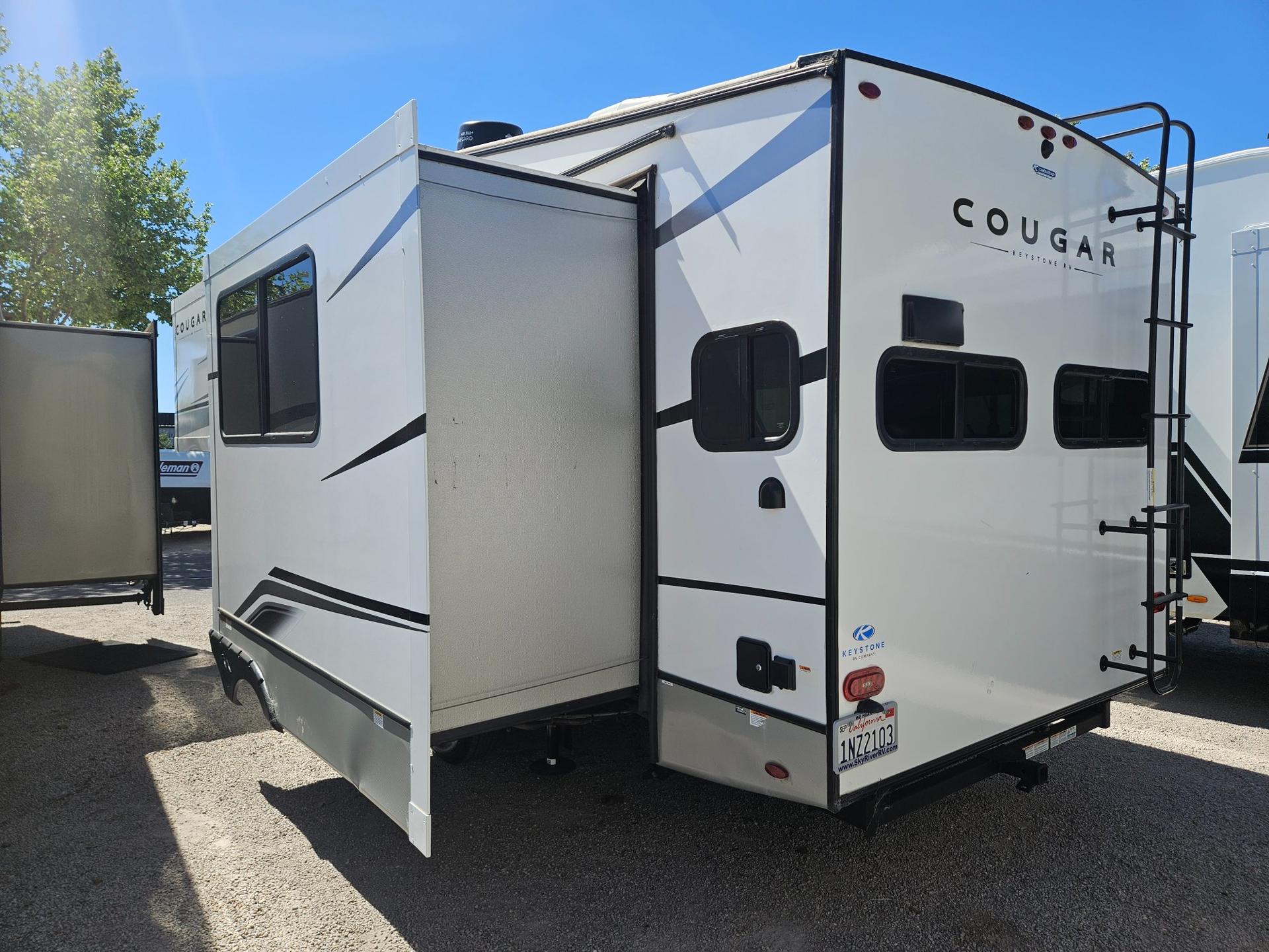 2023 Keystone RV 2023 Keystone RV Cougar Half-Ton - thumbnail 4