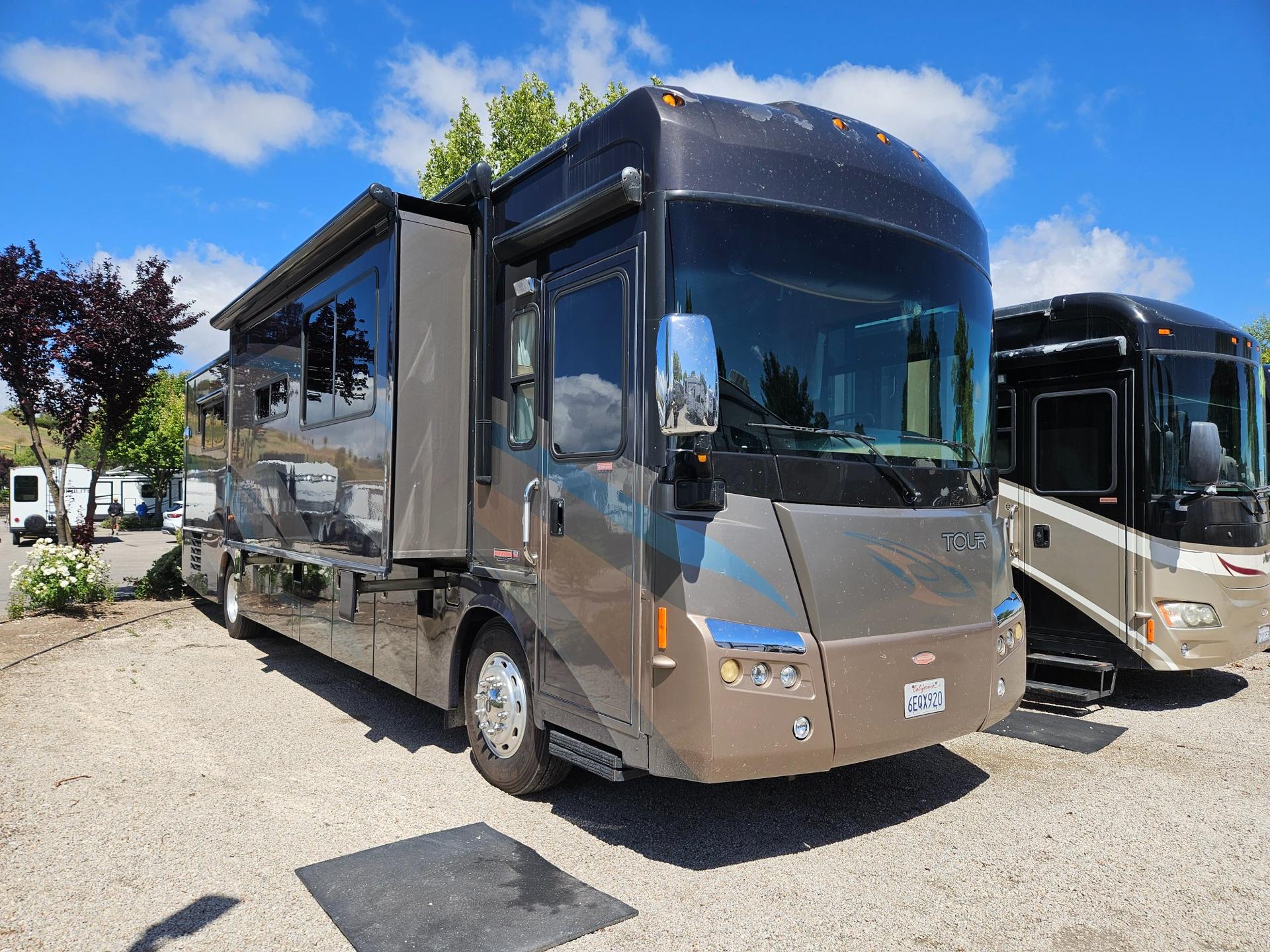 2009 Winnebago Industries Tour 40KD