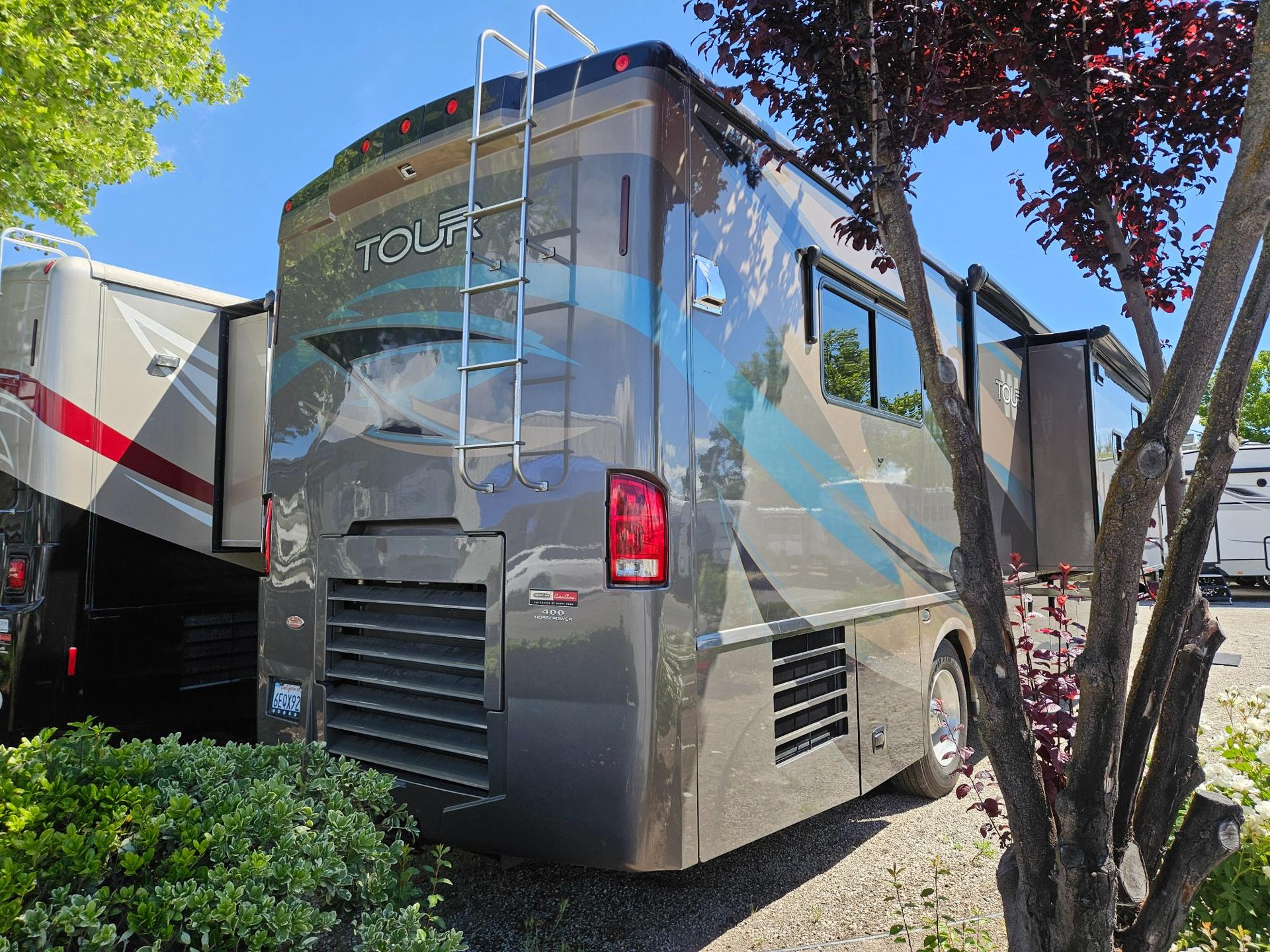 2009 Winnebago Industries 2009 Winnebago Industries Tour - thumbnail 2