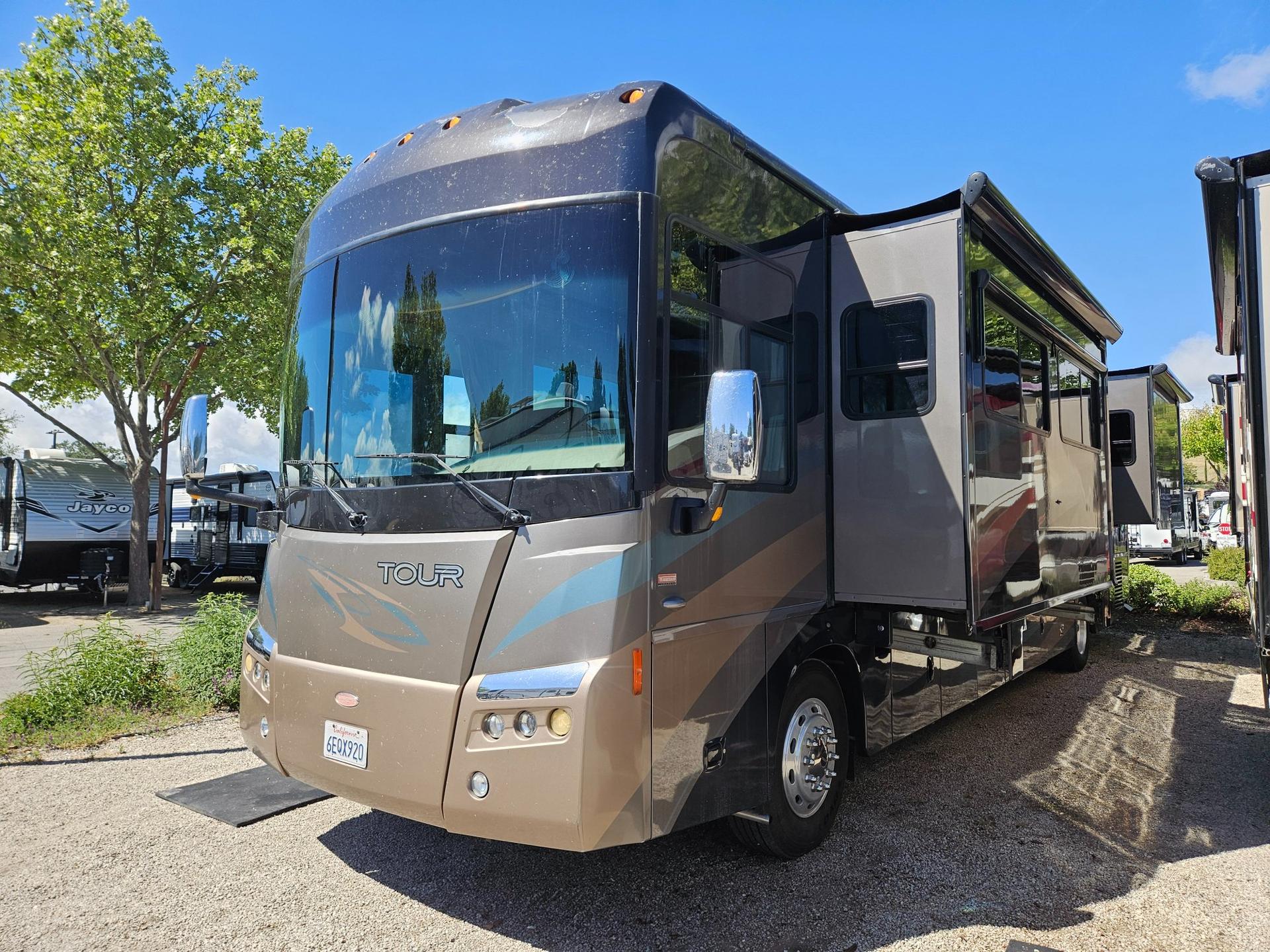 2009 Winnebago Industries 2009 Winnebago Industries Tour - thumbnail 4