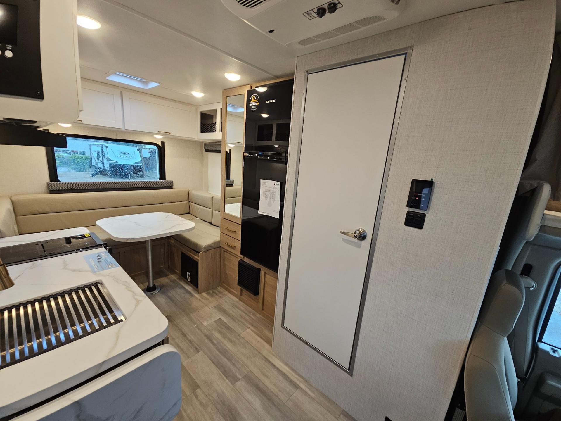 2027 Thor Motor Coach 2027 Thor Motor Coach Four Winds - thumbnail 6