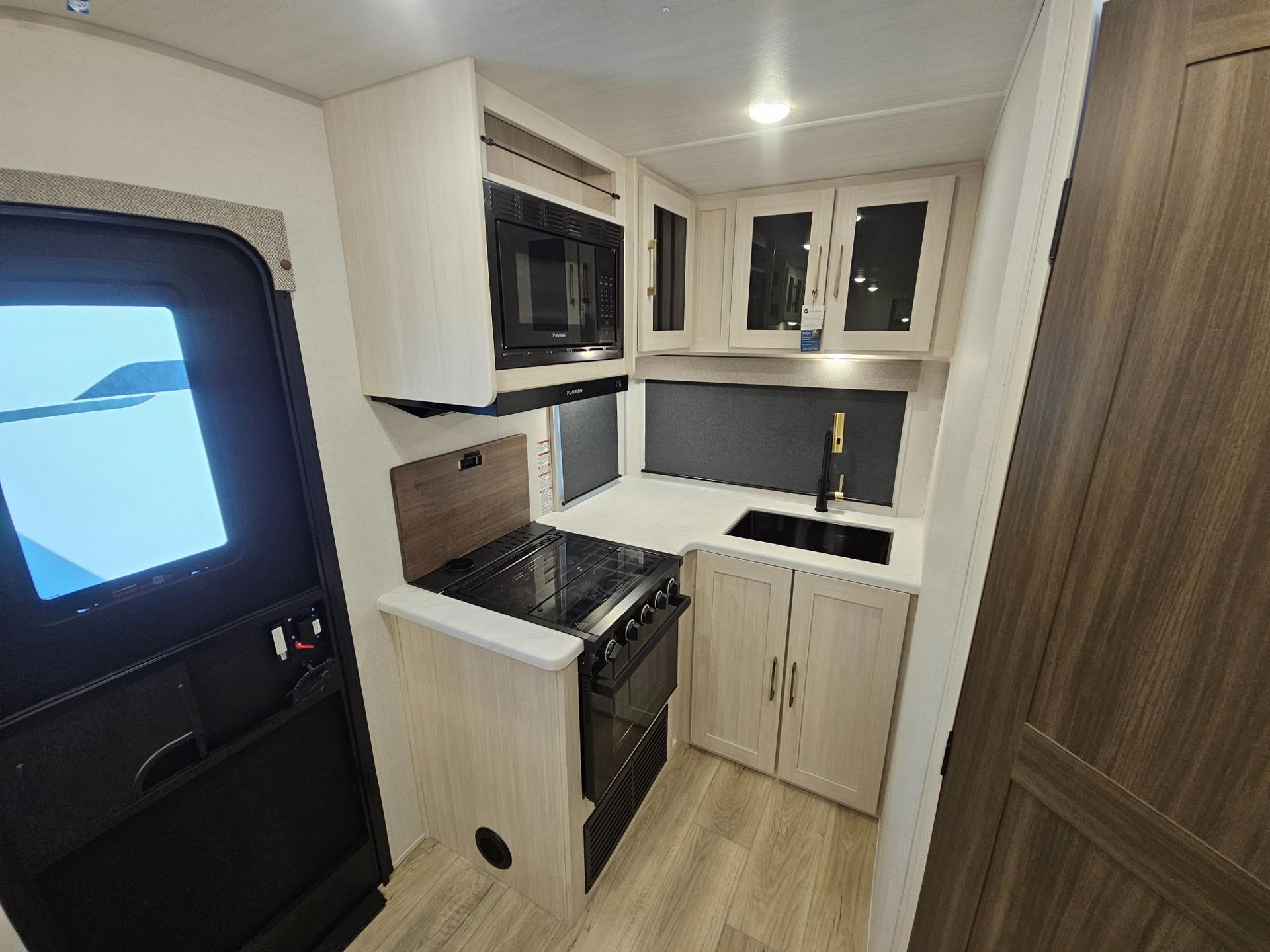 2026 Forest River RV 2026 Forest River RV Surveyor Legend - thumbnail 19
