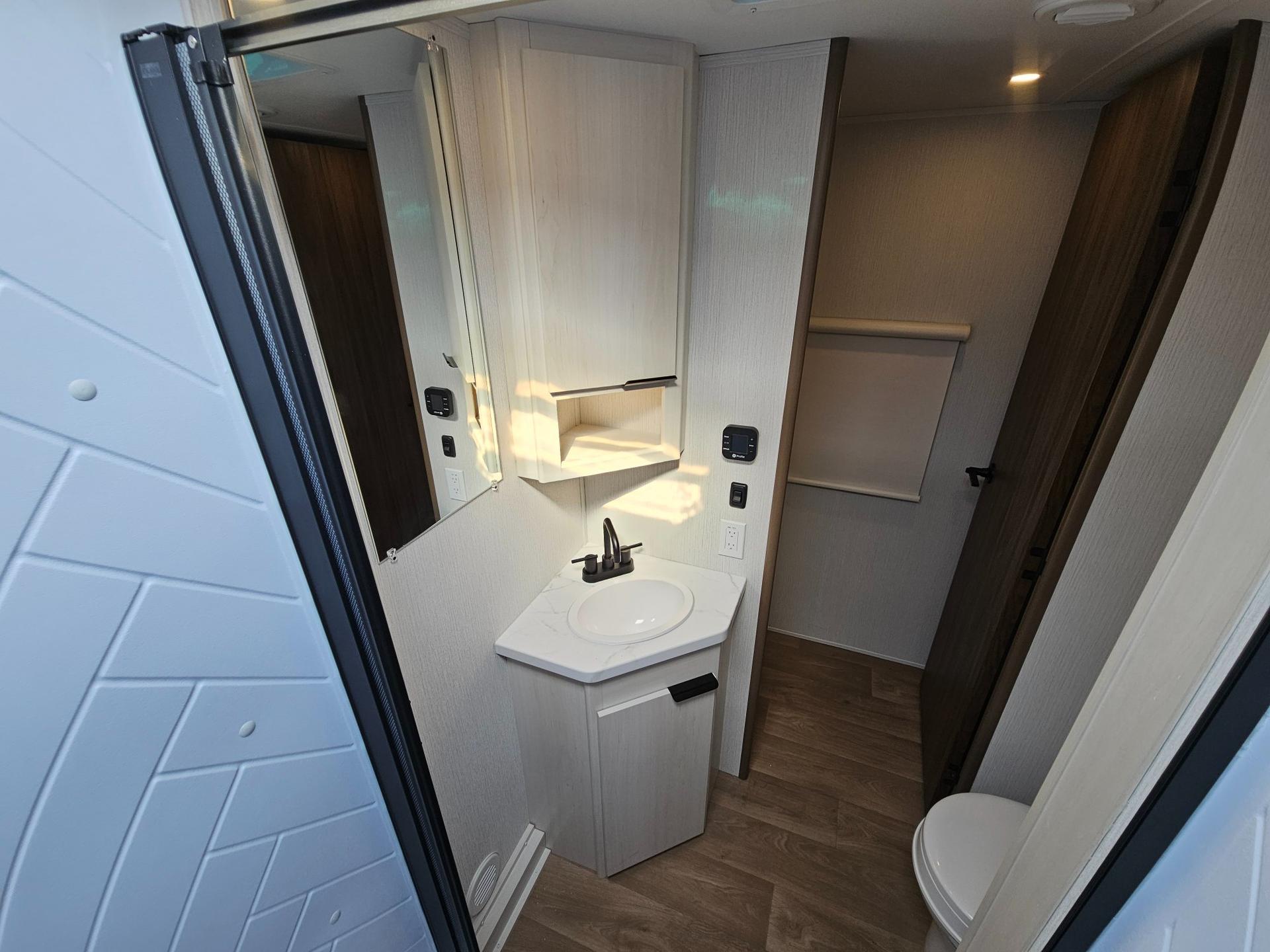 2026 Winnebago 2026 Winnebago Access - thumbnail 24