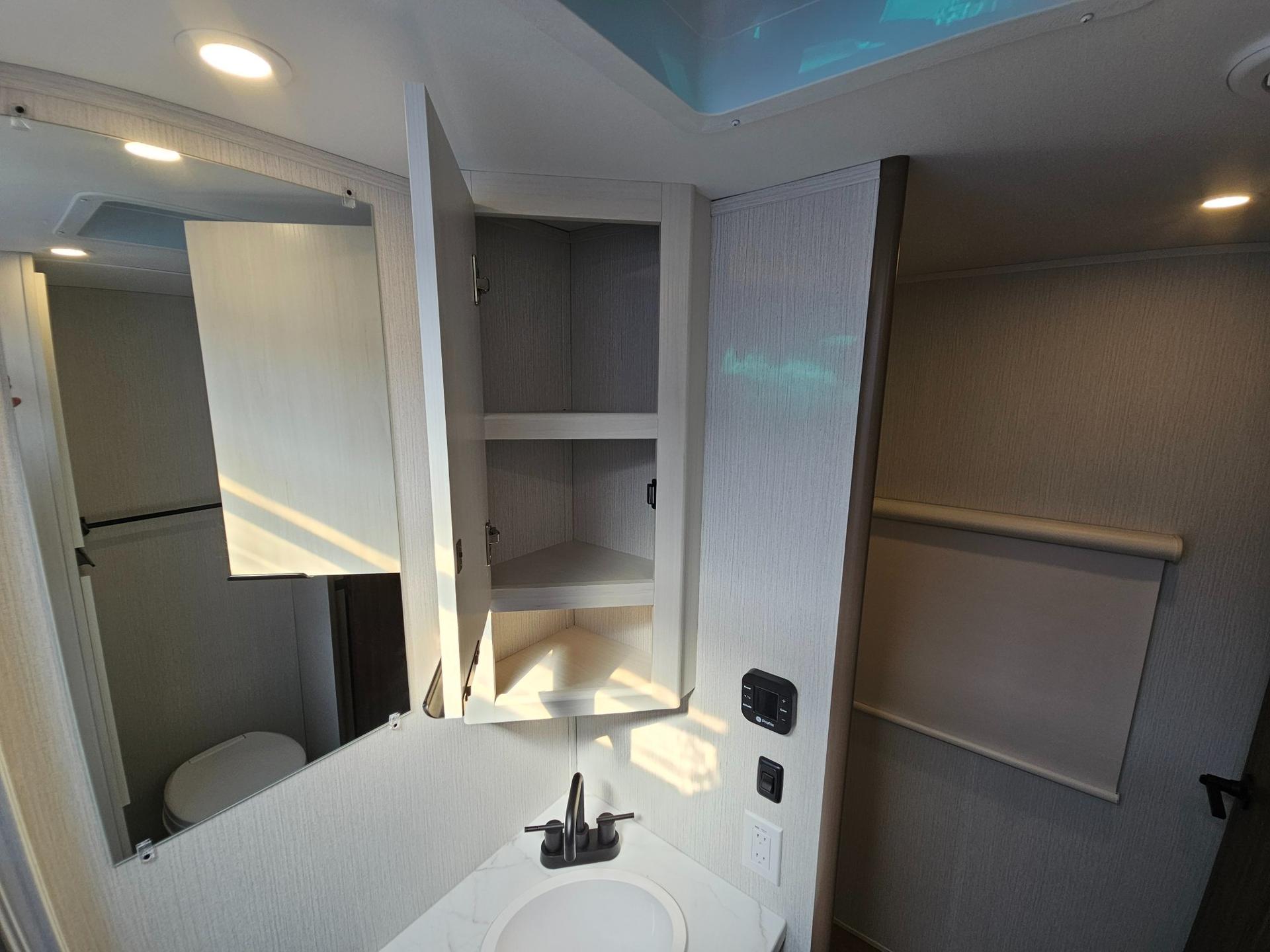 2026 Winnebago 2026 Winnebago Access - thumbnail 25