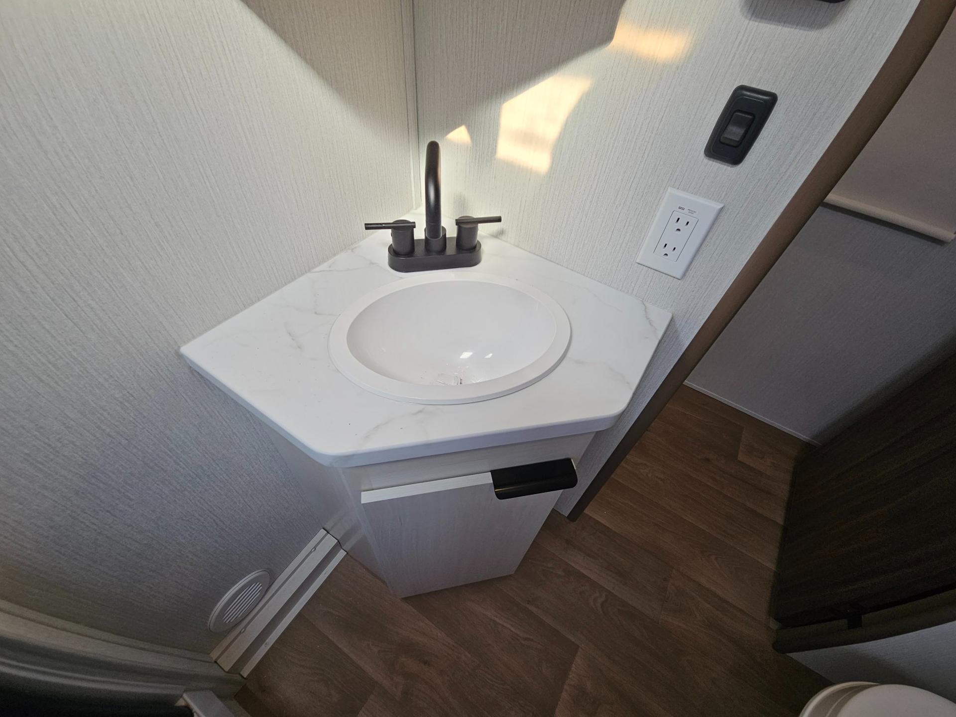2026 Winnebago 2026 Winnebago Access - thumbnail 26
