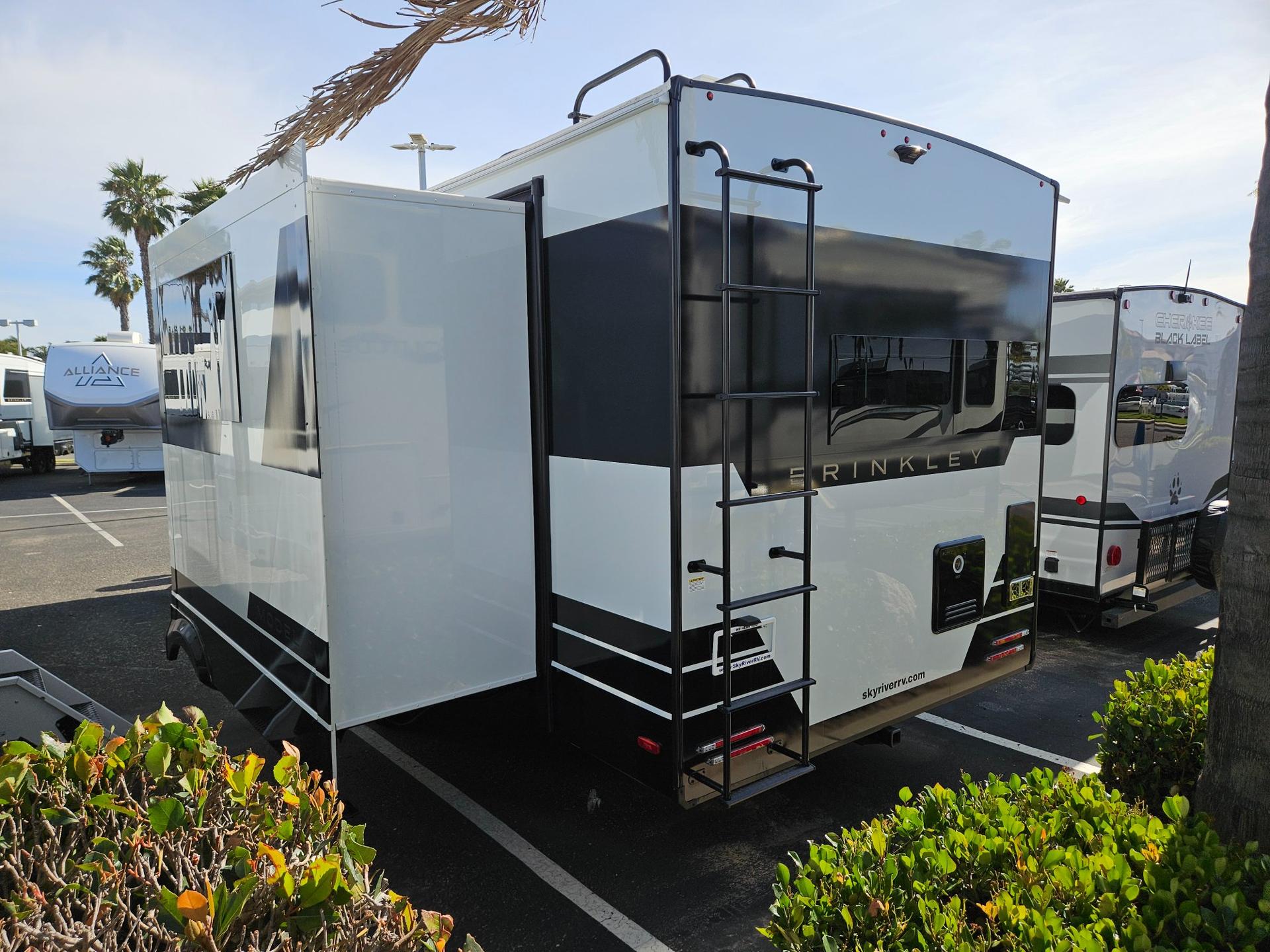 2026 Brinkley RV 2026 Brinkley RV Model I - thumbnail 4