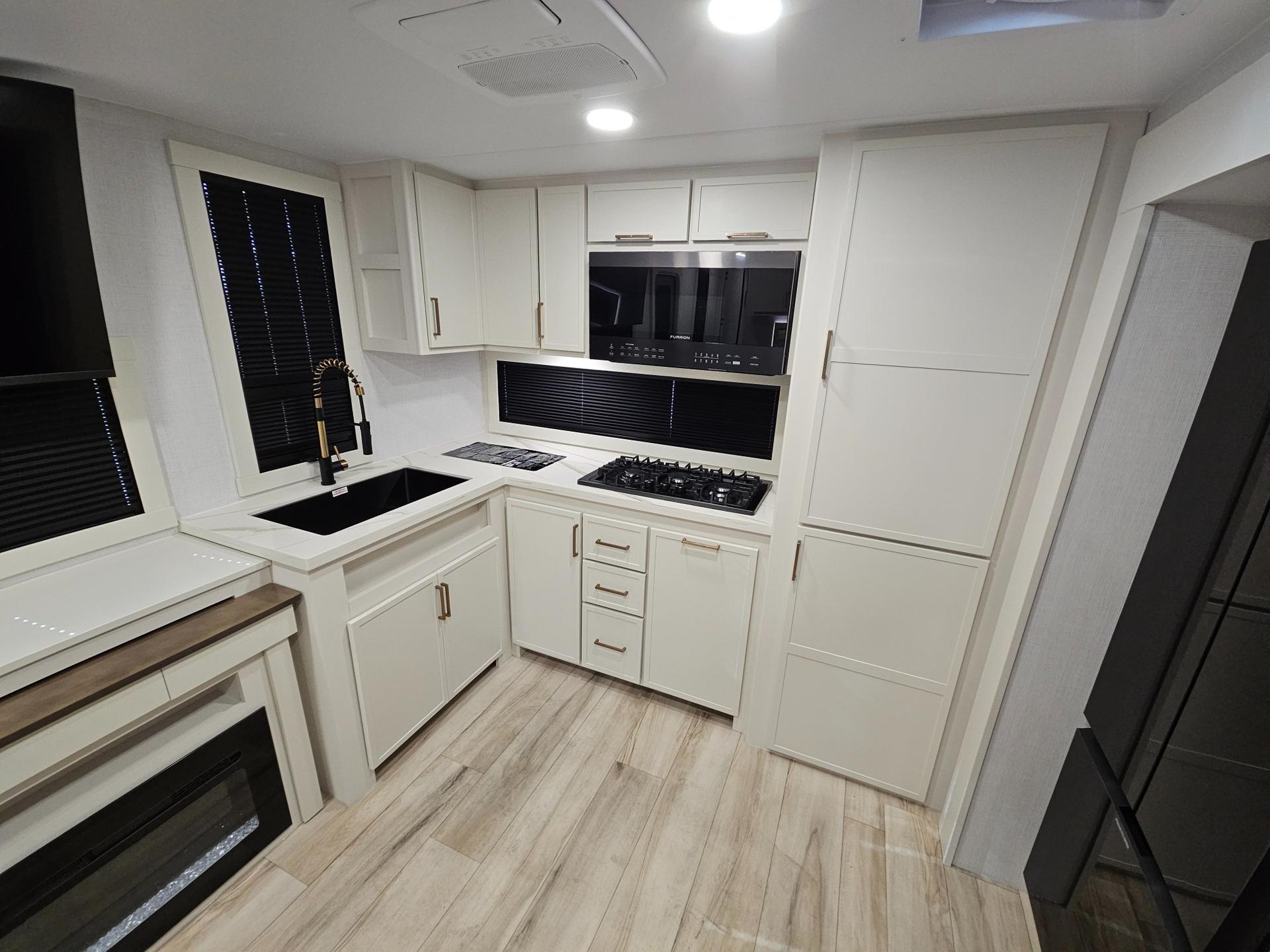 2026 Brinkley RV 2026 Brinkley RV Model I - thumbnail 10