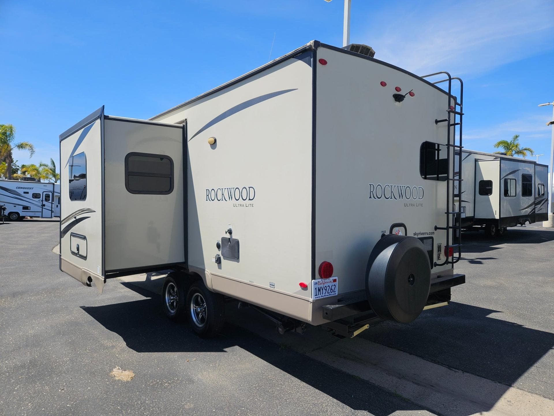 2018 Forest River RV 2018 Forest River RV Rockwood Ultra Lite - thumbnail 3