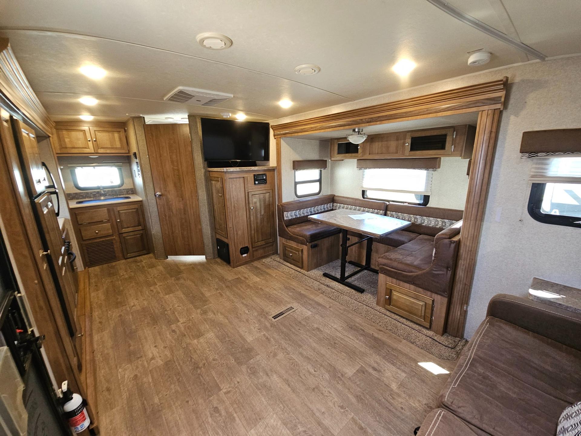 2018 Forest River RV 2018 Forest River RV Rockwood Ultra Lite - thumbnail 5