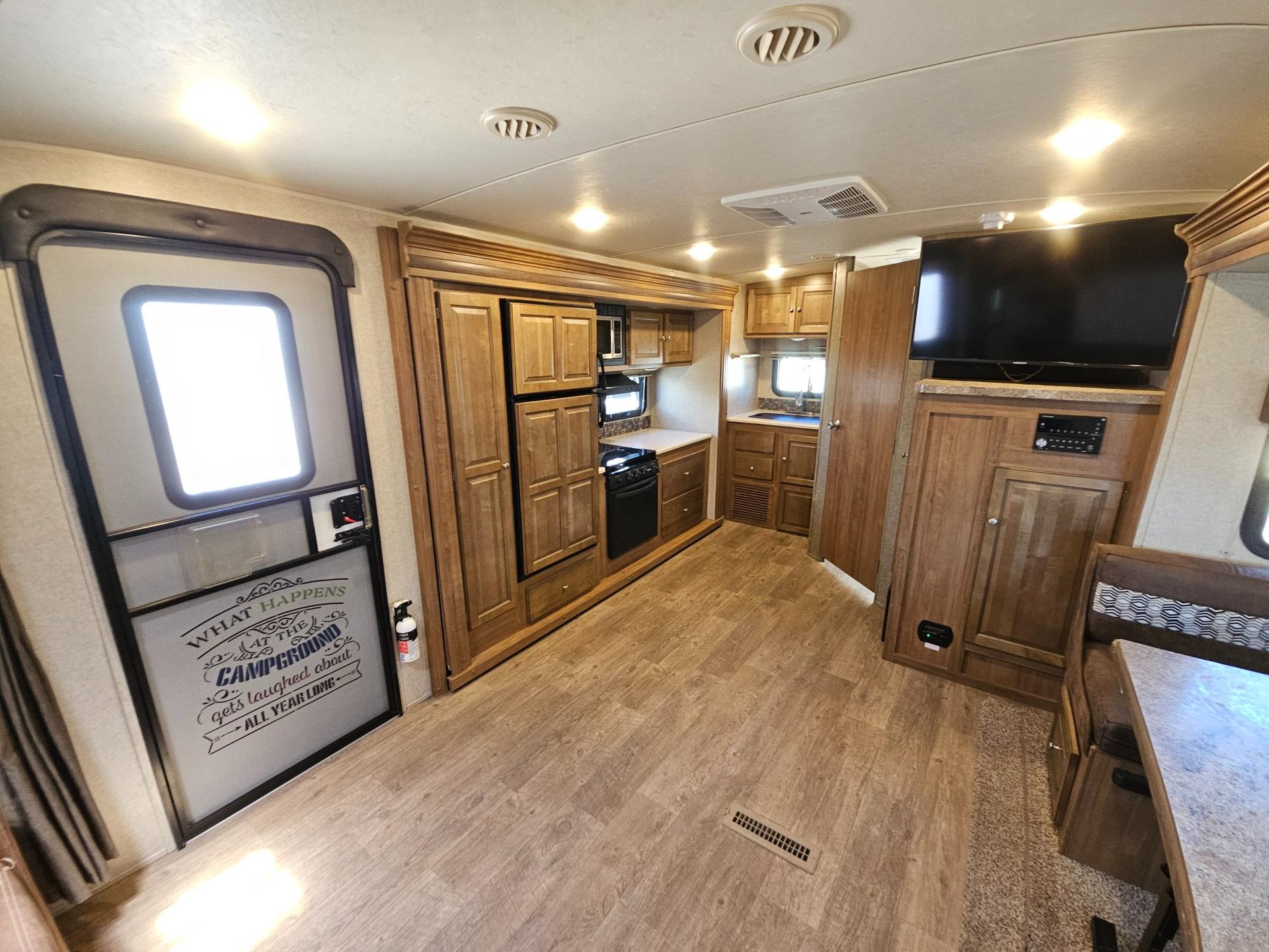 2018 Forest River RV 2018 Forest River RV Rockwood Ultra Lite - thumbnail 6