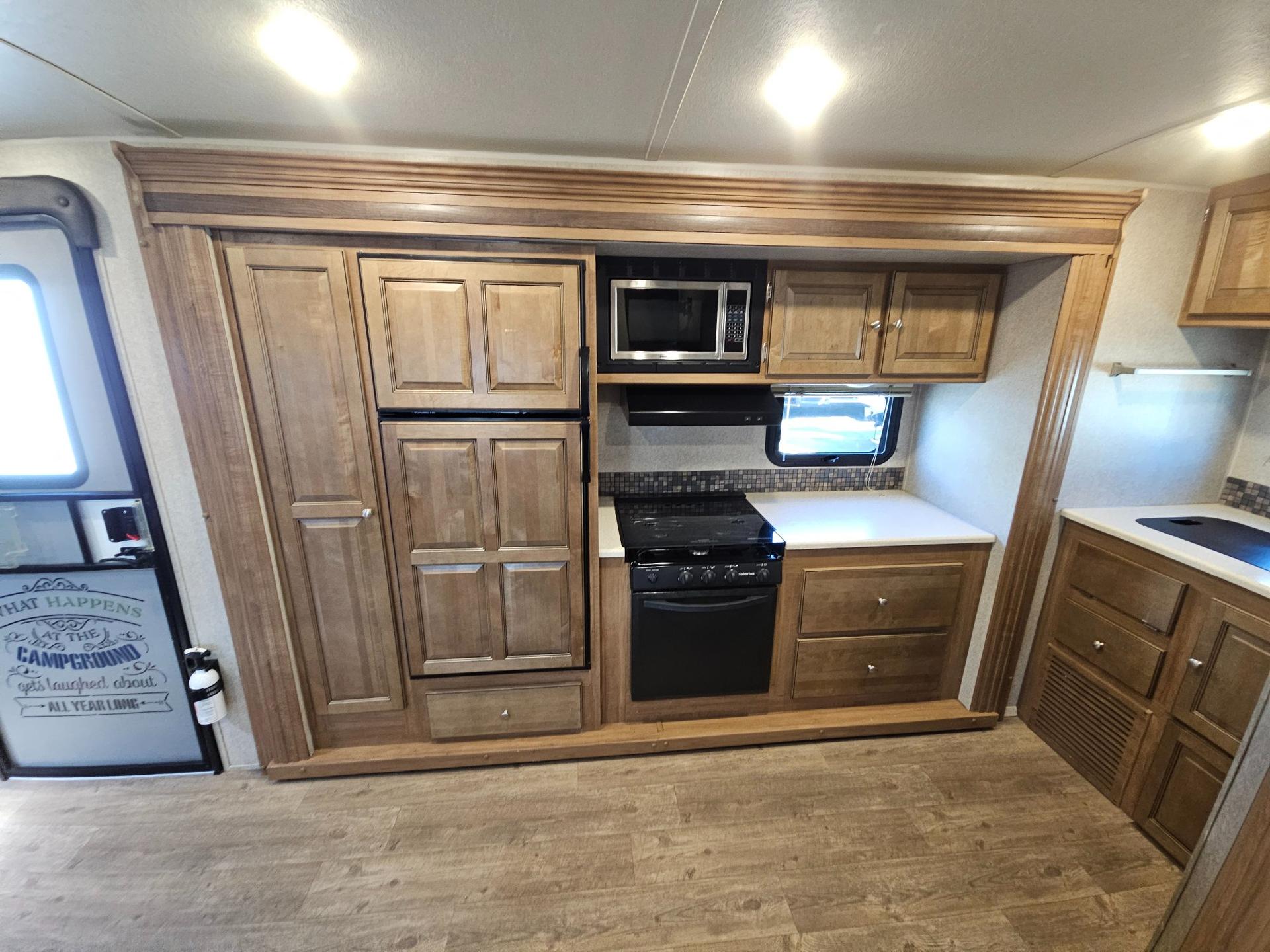 2018 Forest River RV 2018 Forest River RV Rockwood Ultra Lite - thumbnail 7