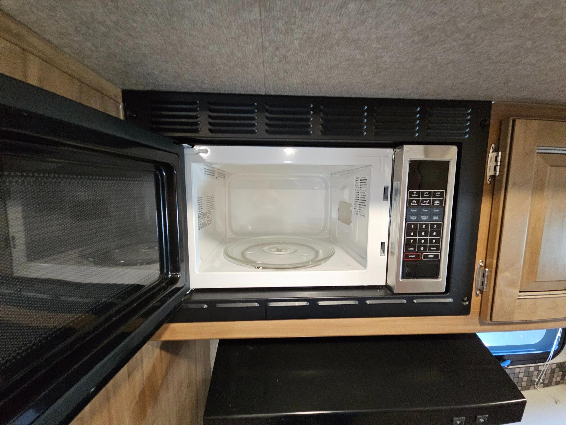 2018 Forest River RV 2018 Forest River RV Rockwood Ultra Lite - thumbnail 10