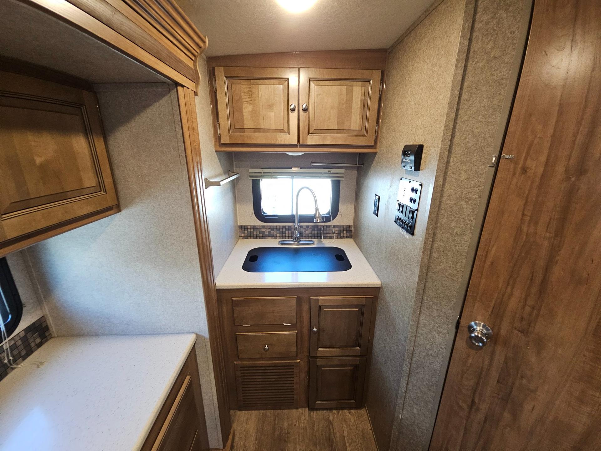 2018 Forest River RV 2018 Forest River RV Rockwood Ultra Lite - thumbnail 14