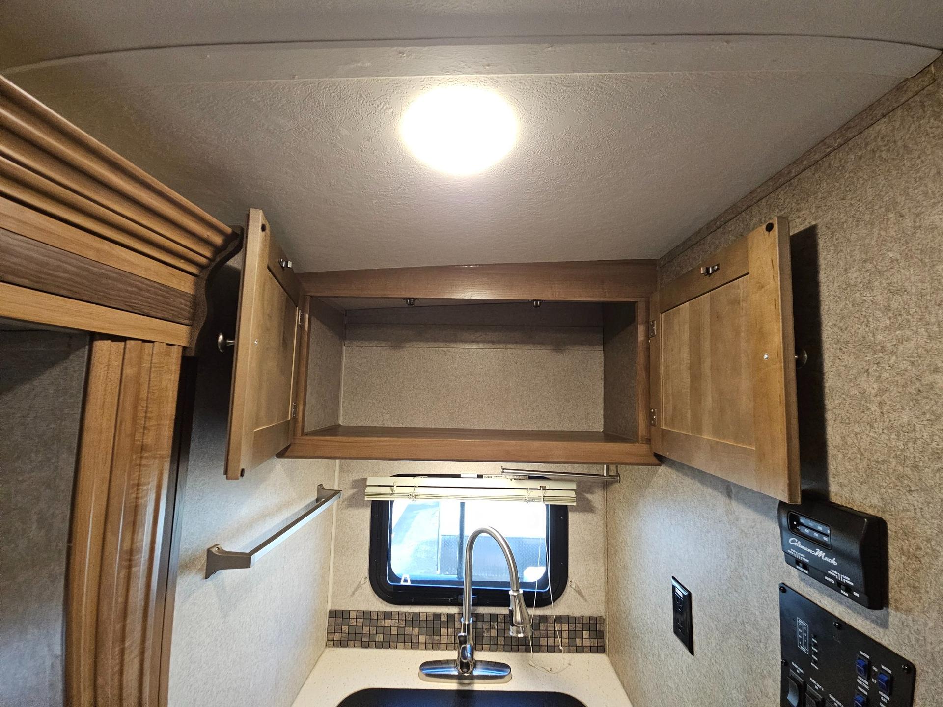 2018 Forest River RV 2018 Forest River RV Rockwood Ultra Lite - thumbnail 15