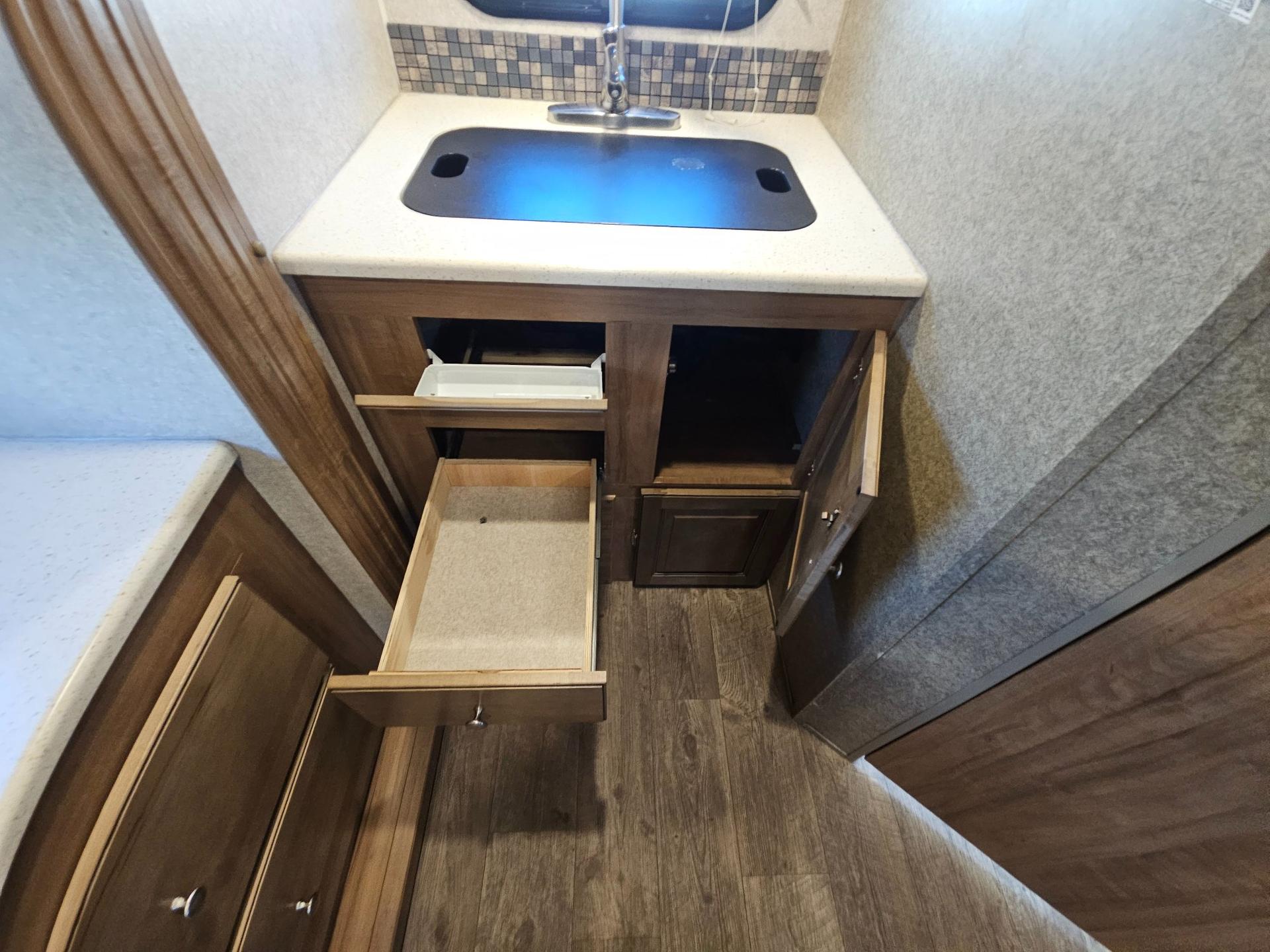 2018 Forest River RV 2018 Forest River RV Rockwood Ultra Lite - thumbnail 17