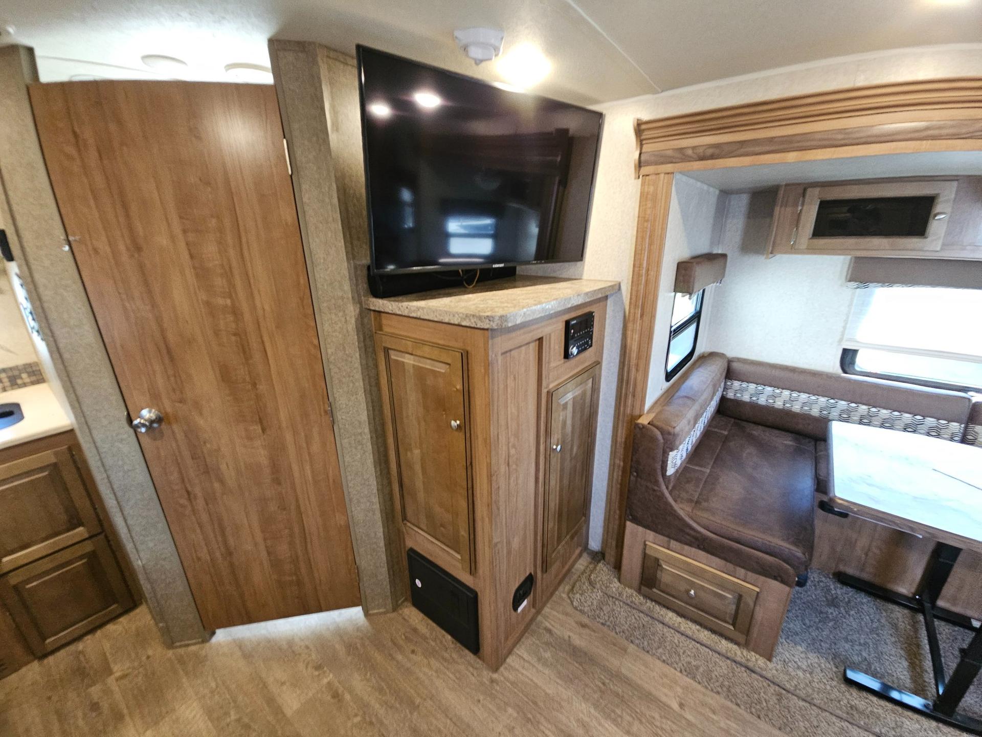 2018 Forest River RV 2018 Forest River RV Rockwood Ultra Lite - thumbnail 18