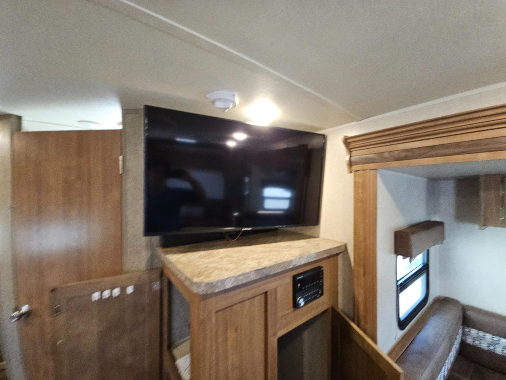 2018 Forest River RV 2018 Forest River RV Rockwood Ultra Lite - thumbnail 20