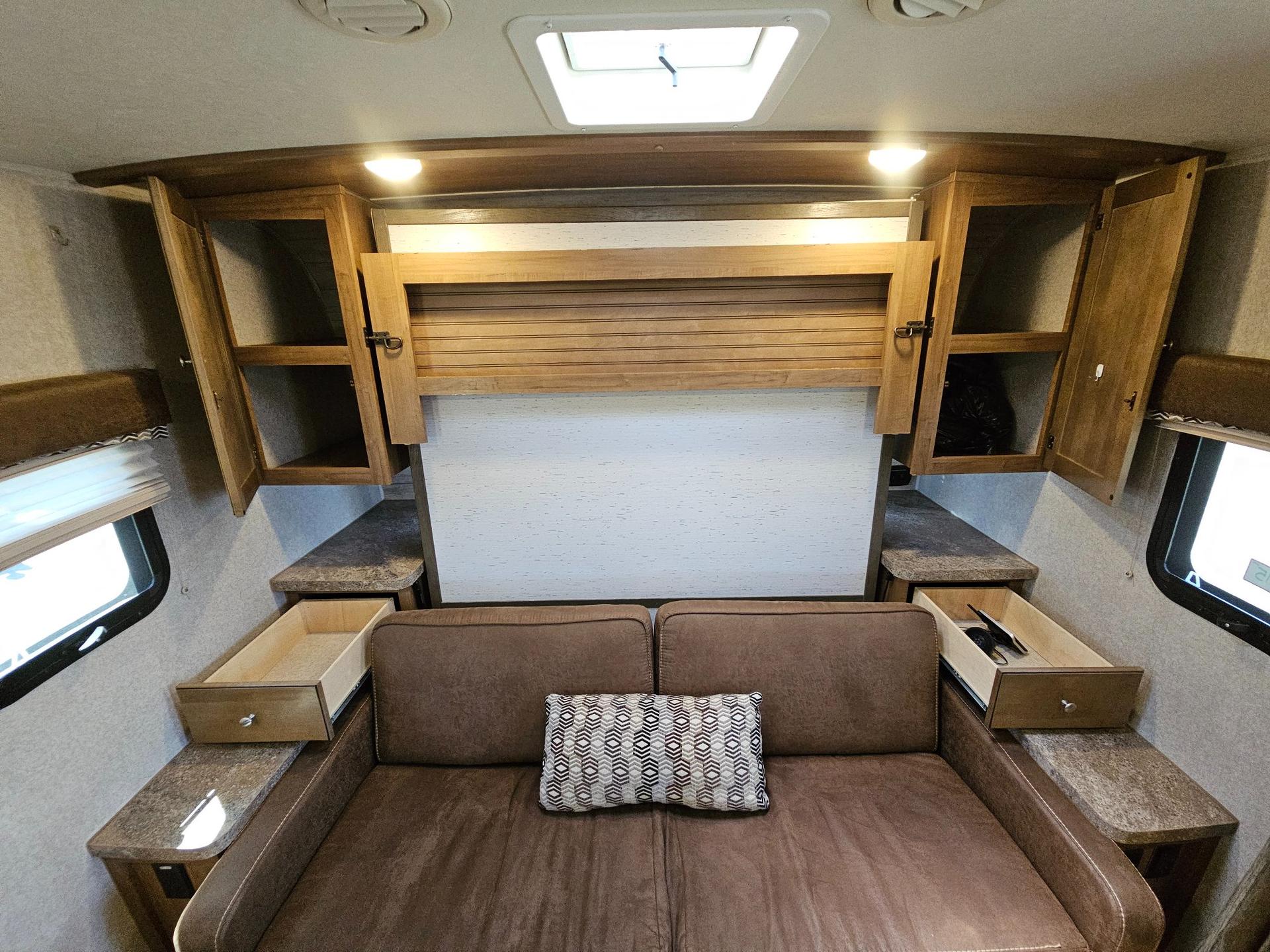 2018 Forest River RV 2018 Forest River RV Rockwood Ultra Lite - thumbnail 25
