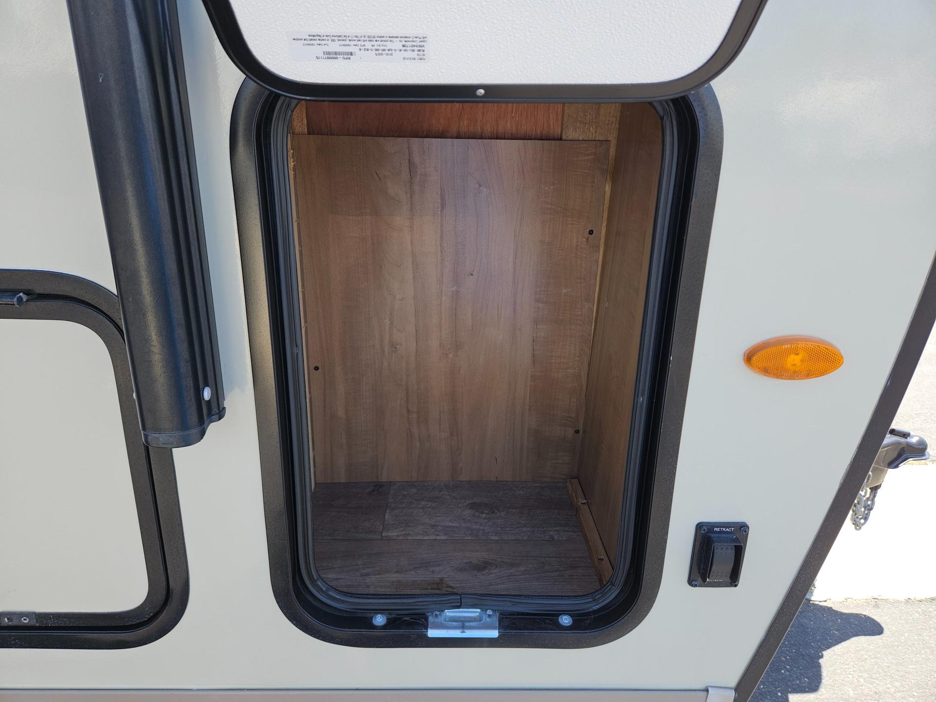 2018 Forest River RV 2018 Forest River RV Rockwood Ultra Lite - thumbnail 31