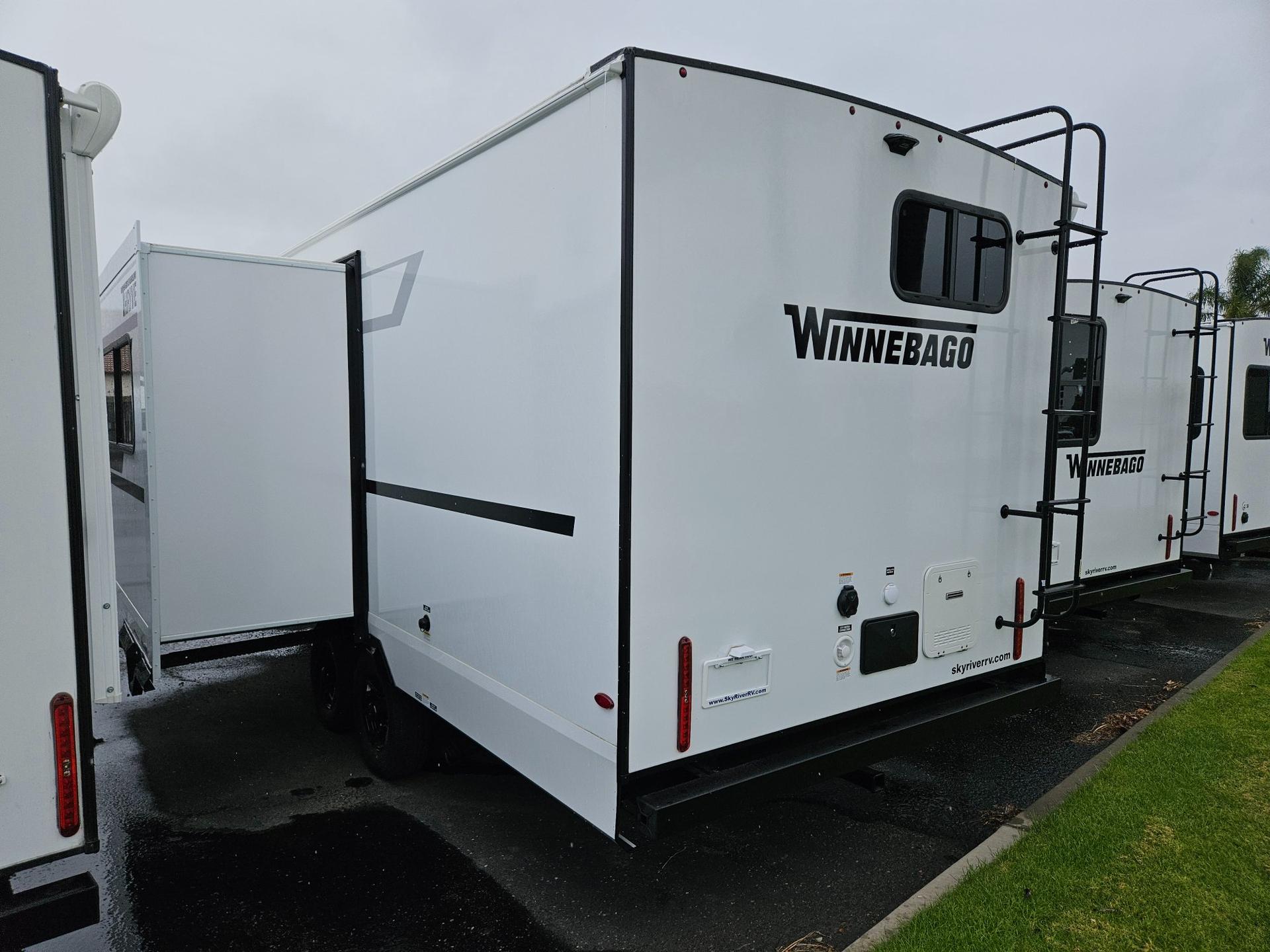 2026 Winnebago 2026 Winnebago Thrive - thumbnail 4