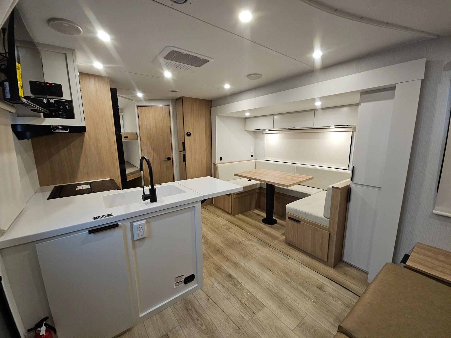 2026 Winnebago 2026 Winnebago Thrive - thumbnail 6