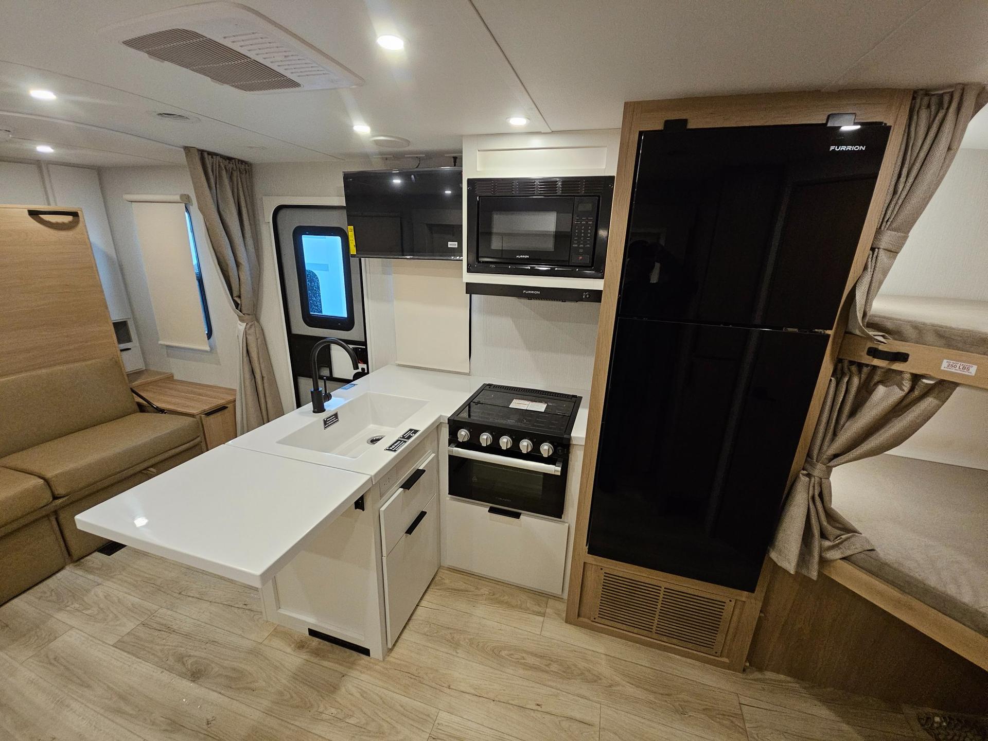 2026 Winnebago 2026 Winnebago Thrive - thumbnail 15