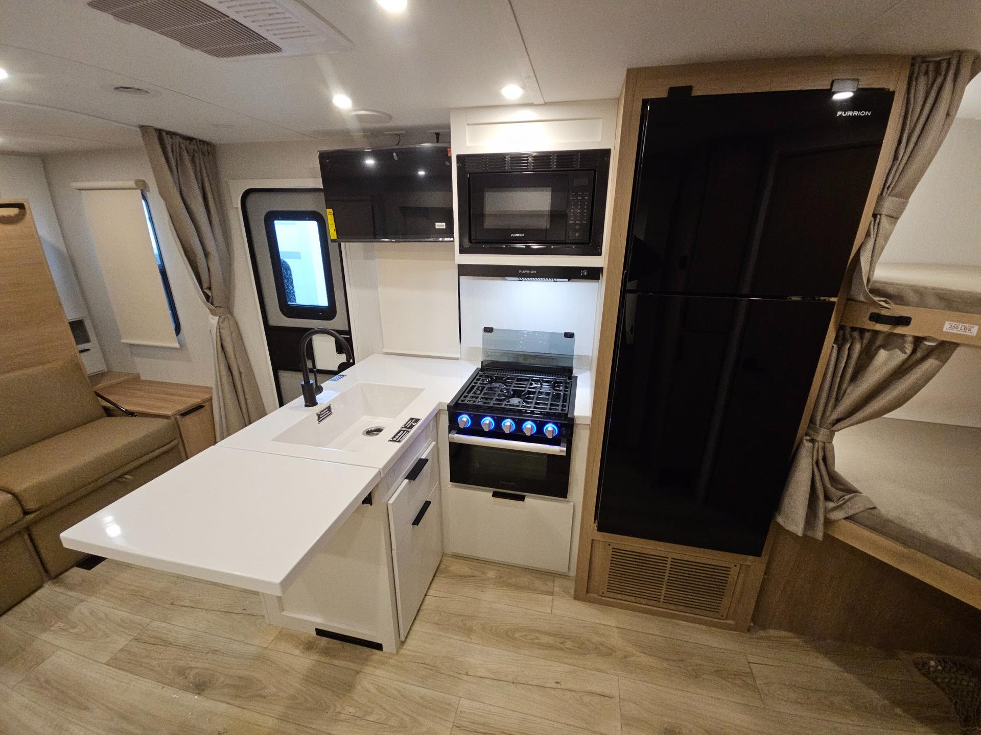 2026 Winnebago 2026 Winnebago Thrive - thumbnail 24