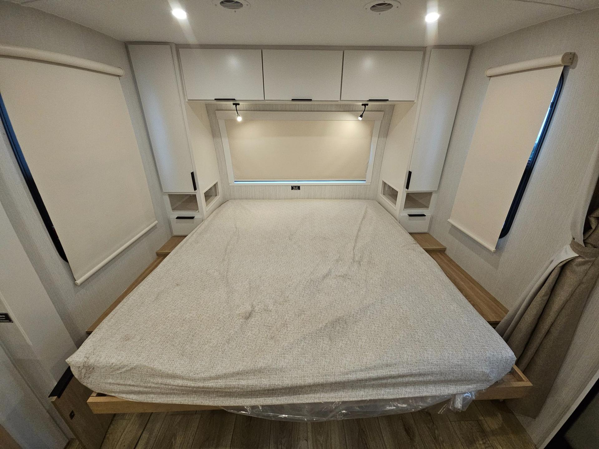 2026 Winnebago 2026 Winnebago Thrive - thumbnail 29