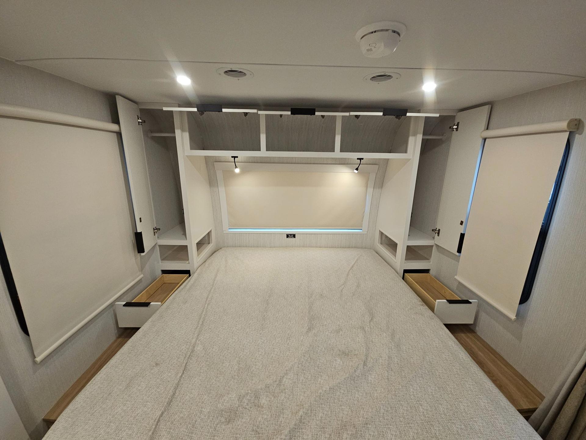 2026 Winnebago 2026 Winnebago Thrive - thumbnail 30