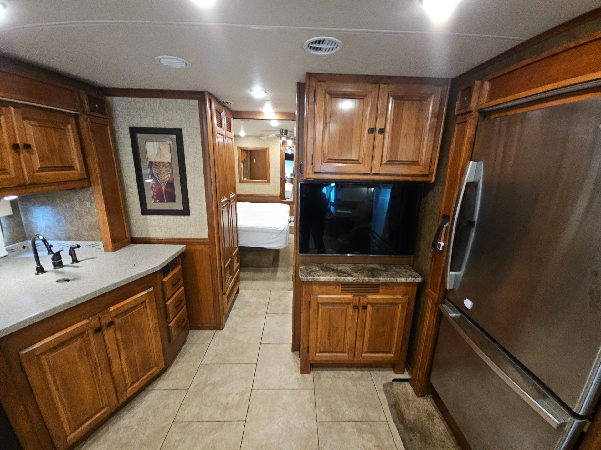 2014 Tiffin Motor Coach 2014 Tiffin Motor Coach Allegro Red - thumbnail 11