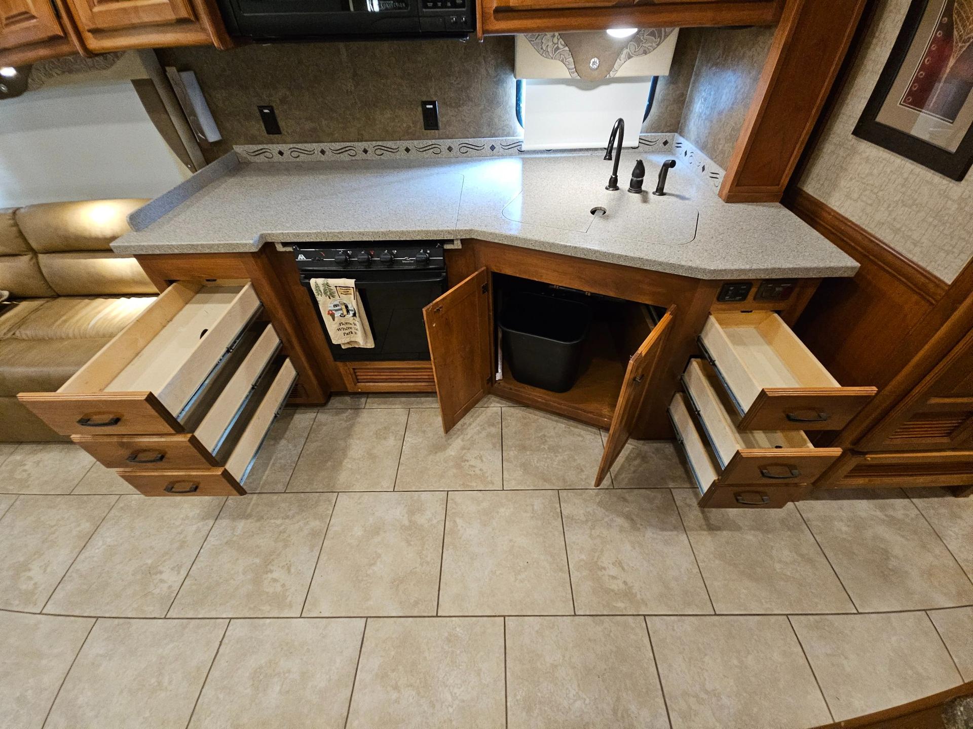 2014 Tiffin Motor Coach 2014 Tiffin Motor Coach Allegro Red - thumbnail 19