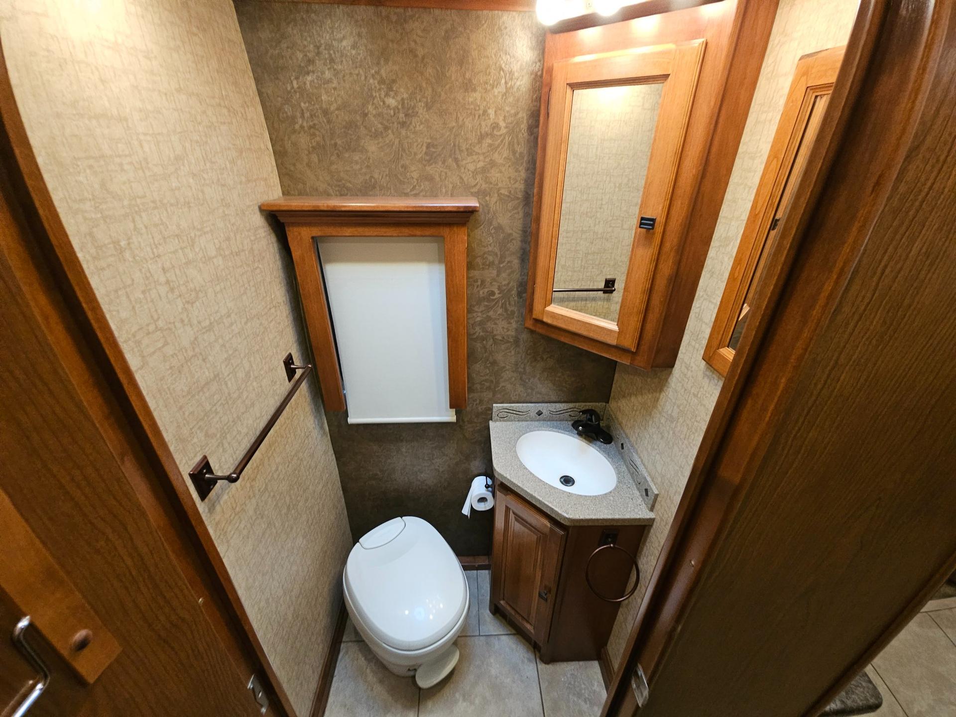 2014 Tiffin Motor Coach 2014 Tiffin Motor Coach Allegro Red - thumbnail 22