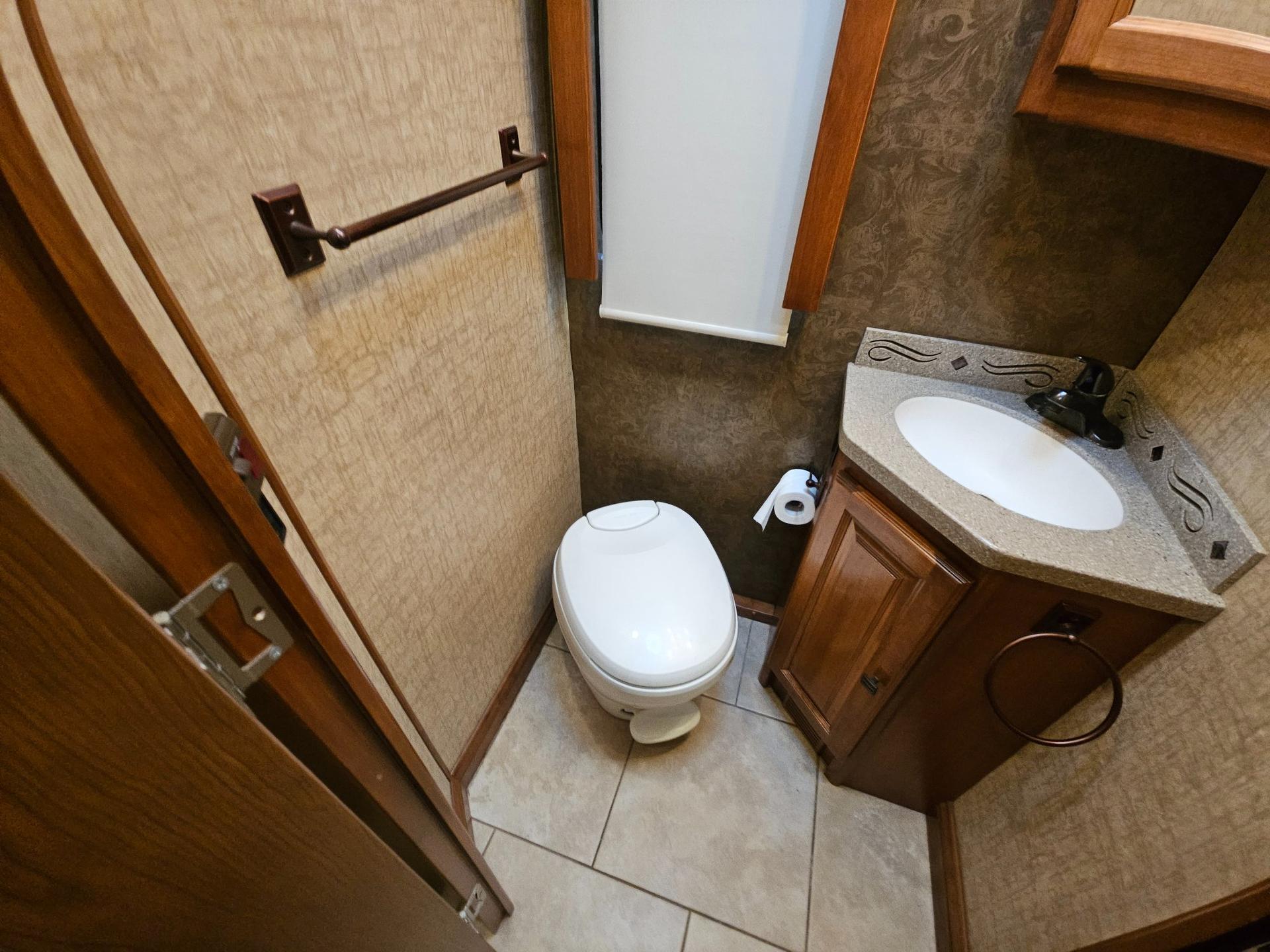 2014 Tiffin Motor Coach 2014 Tiffin Motor Coach Allegro Red - thumbnail 23