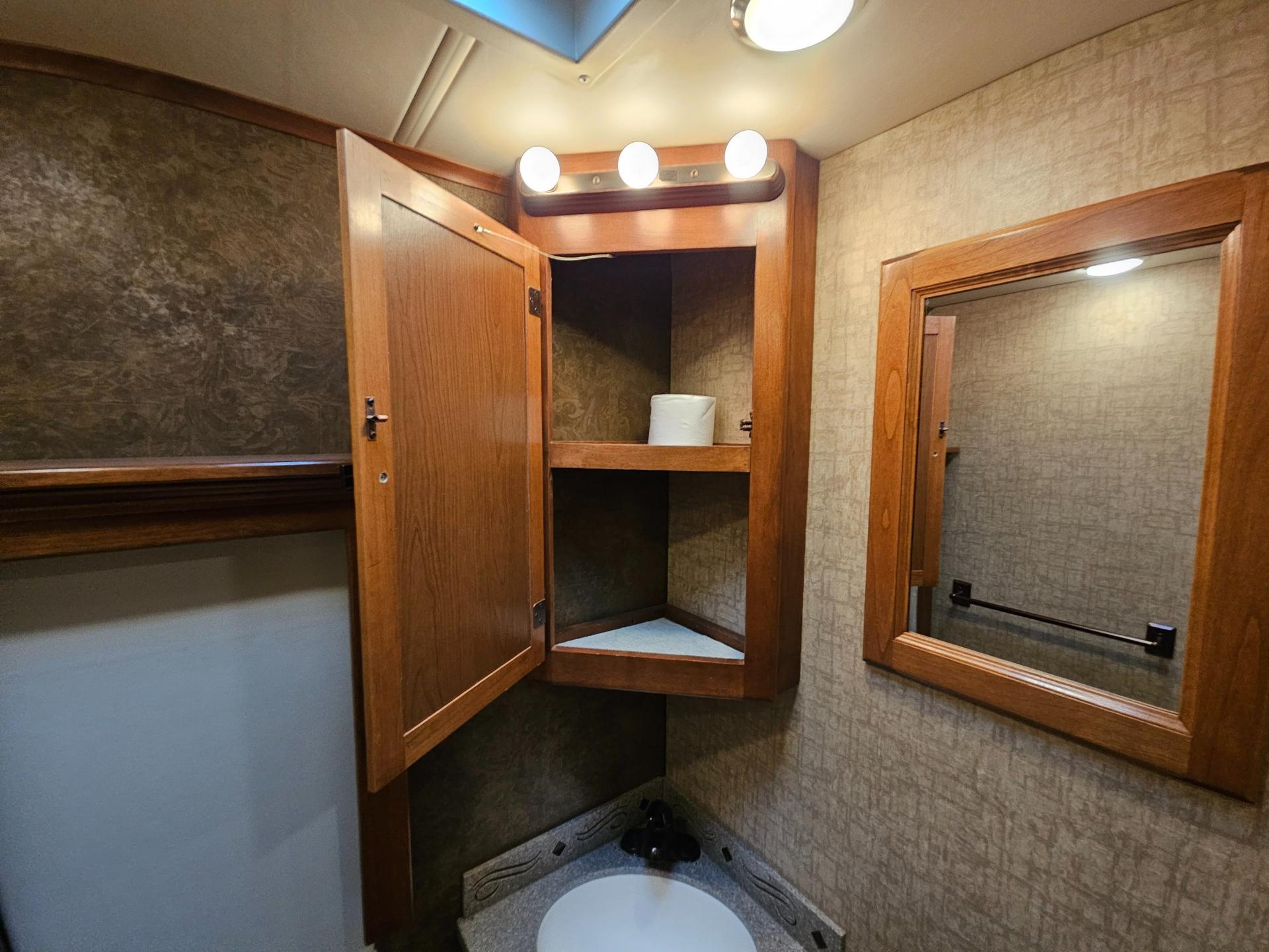 2014 Tiffin Motor Coach 2014 Tiffin Motor Coach Allegro Red - thumbnail 24