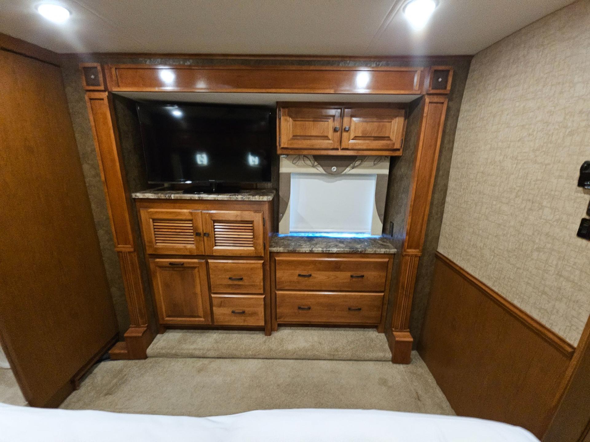2014 Tiffin Motor Coach 2014 Tiffin Motor Coach Allegro Red - thumbnail 30