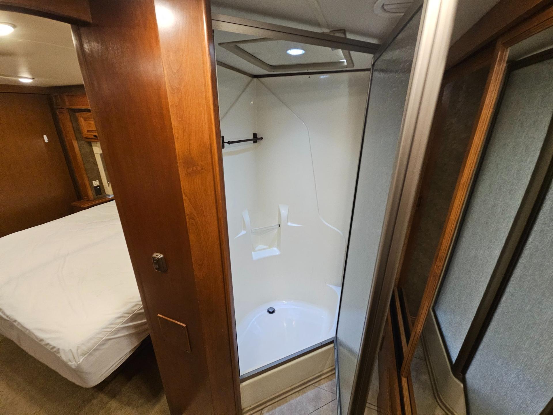 2014 Tiffin Motor Coach 2014 Tiffin Motor Coach Allegro Red - thumbnail 34