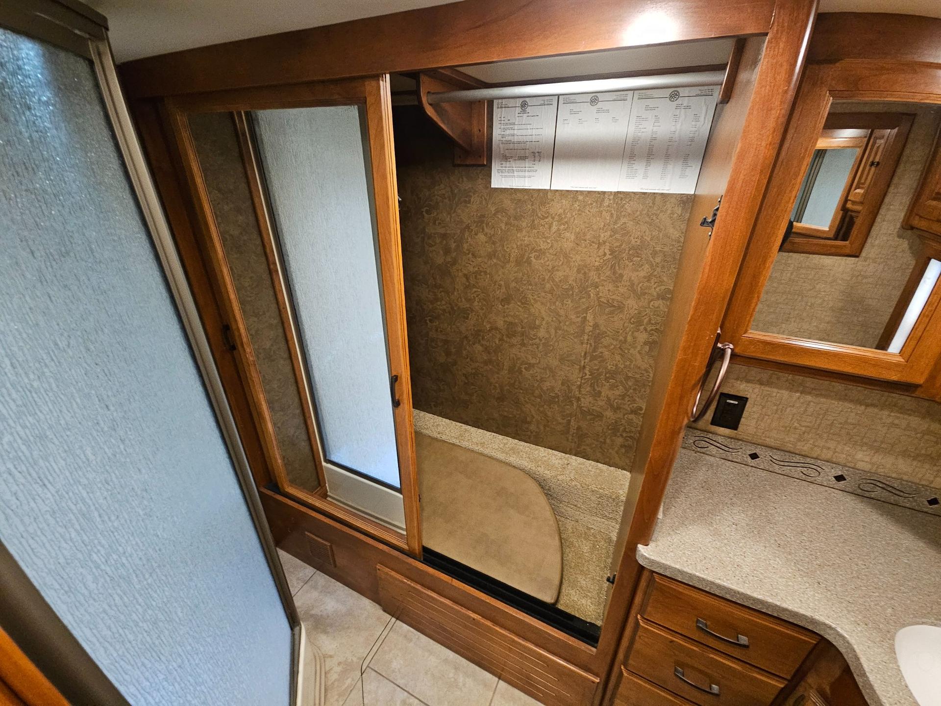 2014 Tiffin Motor Coach 2014 Tiffin Motor Coach Allegro Red - thumbnail 35