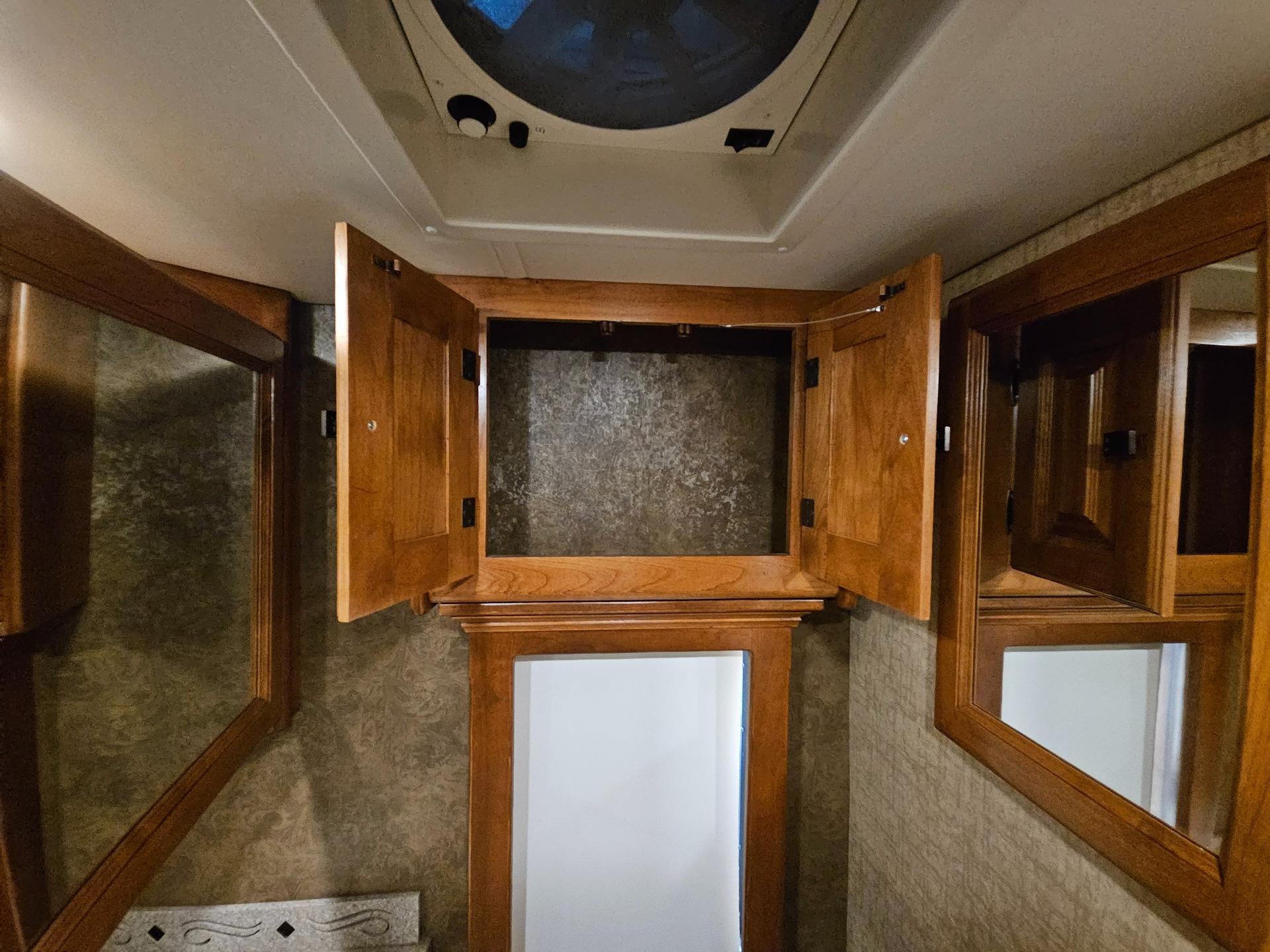 2014 Tiffin Motor Coach 2014 Tiffin Motor Coach Allegro Red - thumbnail 37