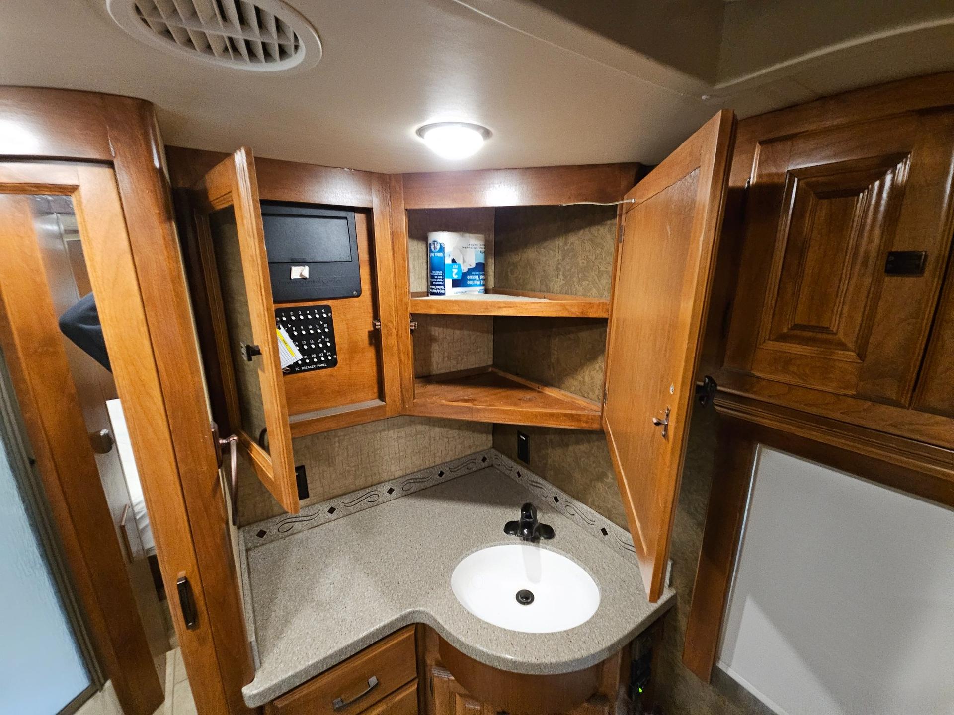2014 Tiffin Motor Coach 2014 Tiffin Motor Coach Allegro Red - thumbnail 38