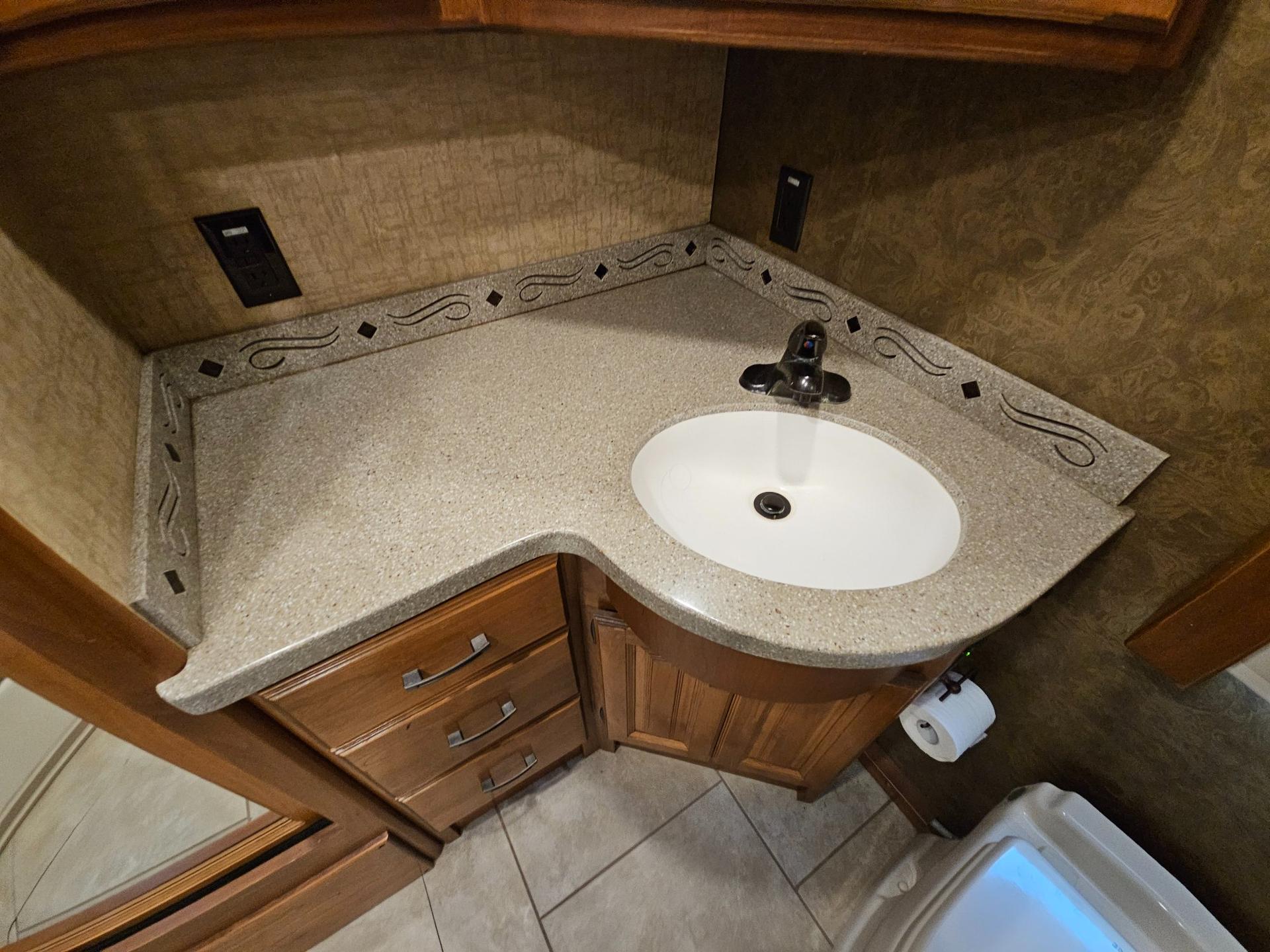 2014 Tiffin Motor Coach 2014 Tiffin Motor Coach Allegro Red - thumbnail 39