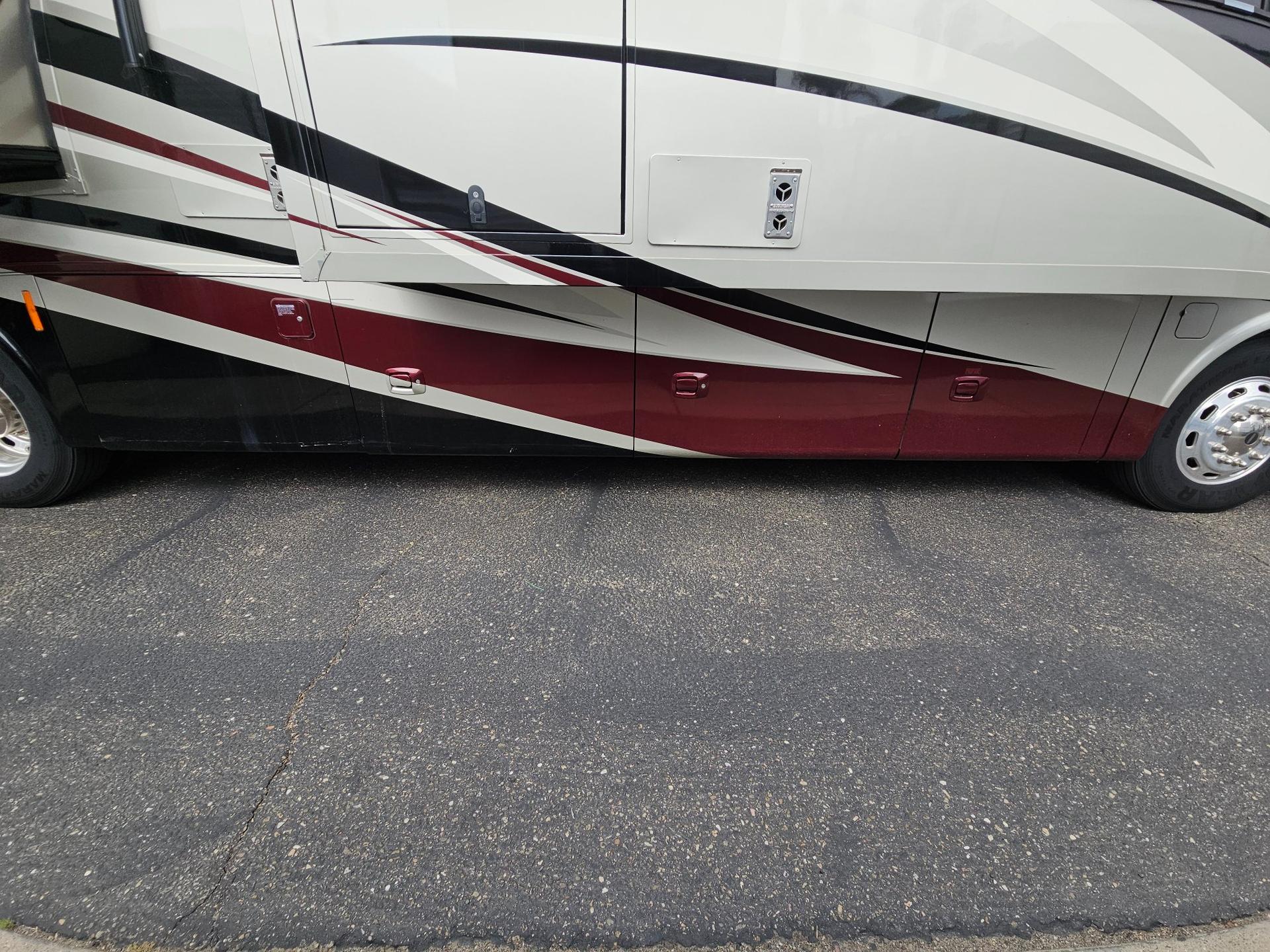 2014 Tiffin Motor Coach 2014 Tiffin Motor Coach Allegro Red - thumbnail 51