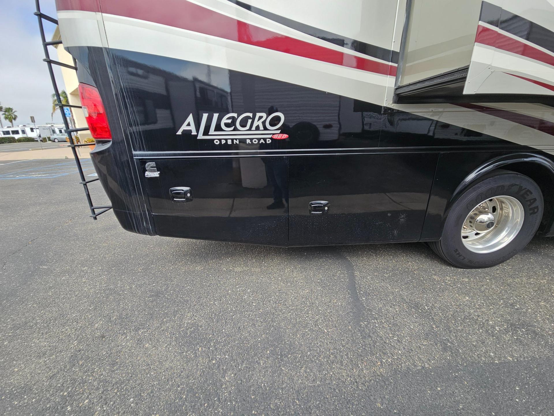 2014 Tiffin Motor Coach 2014 Tiffin Motor Coach Allegro Red - thumbnail 55