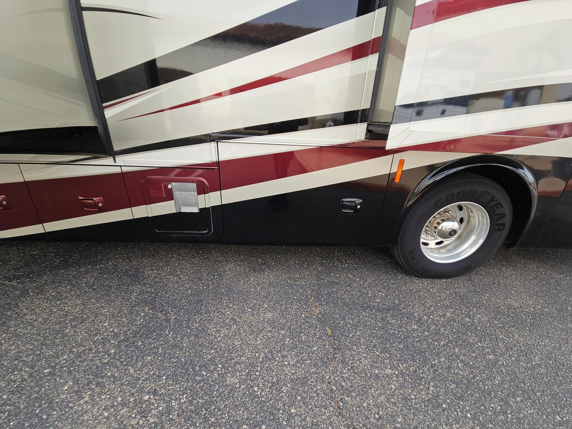 2014 Tiffin Motor Coach 2014 Tiffin Motor Coach Allegro Red - thumbnail 59