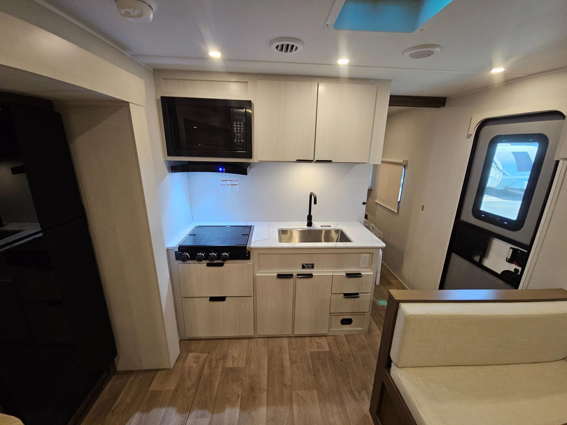2026 Winnebago 2026 Winnebago Access - thumbnail 16