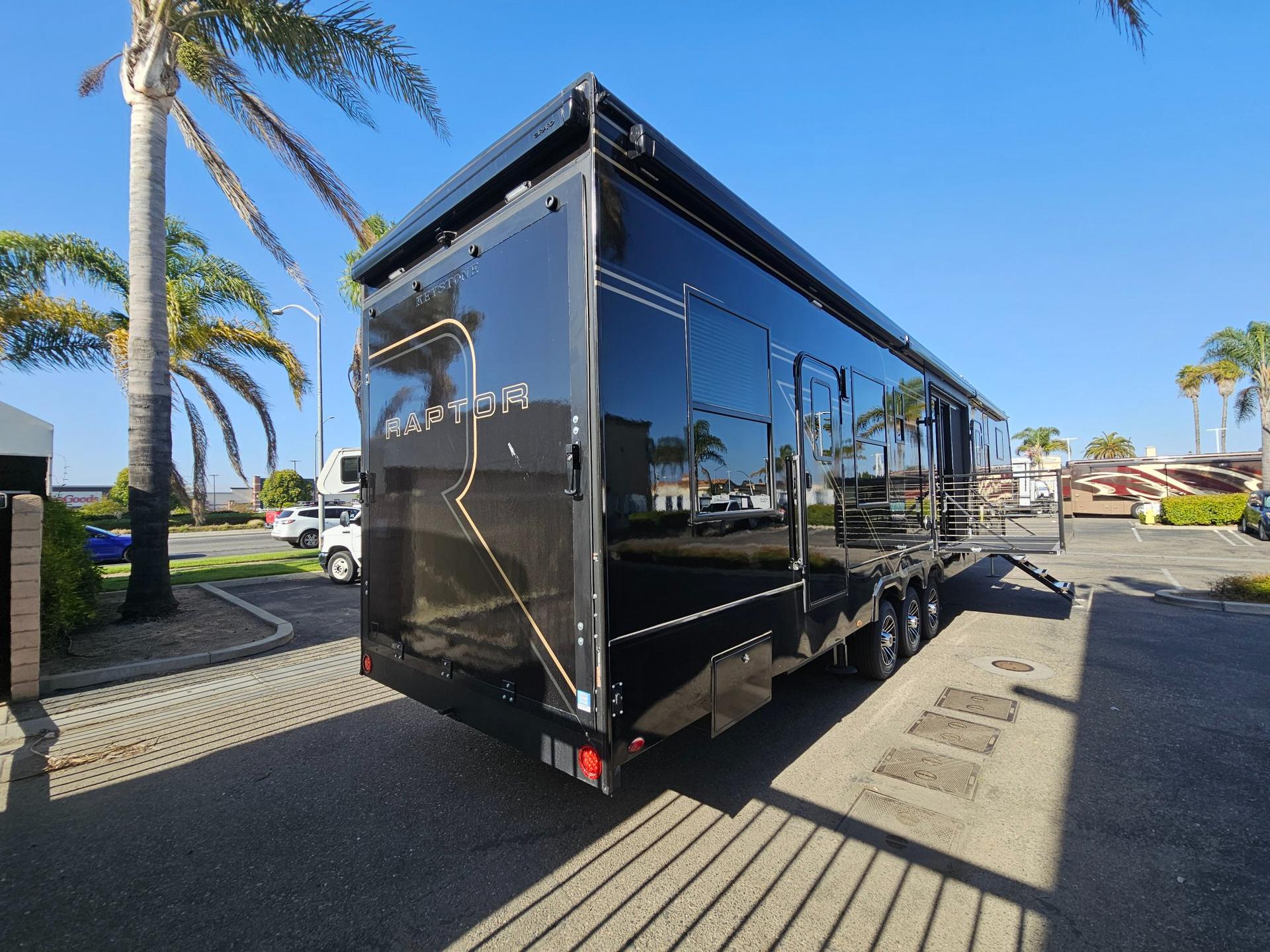 2026 Keystone RV 2026 Keystone RV Raptor  - thumbnail 3
