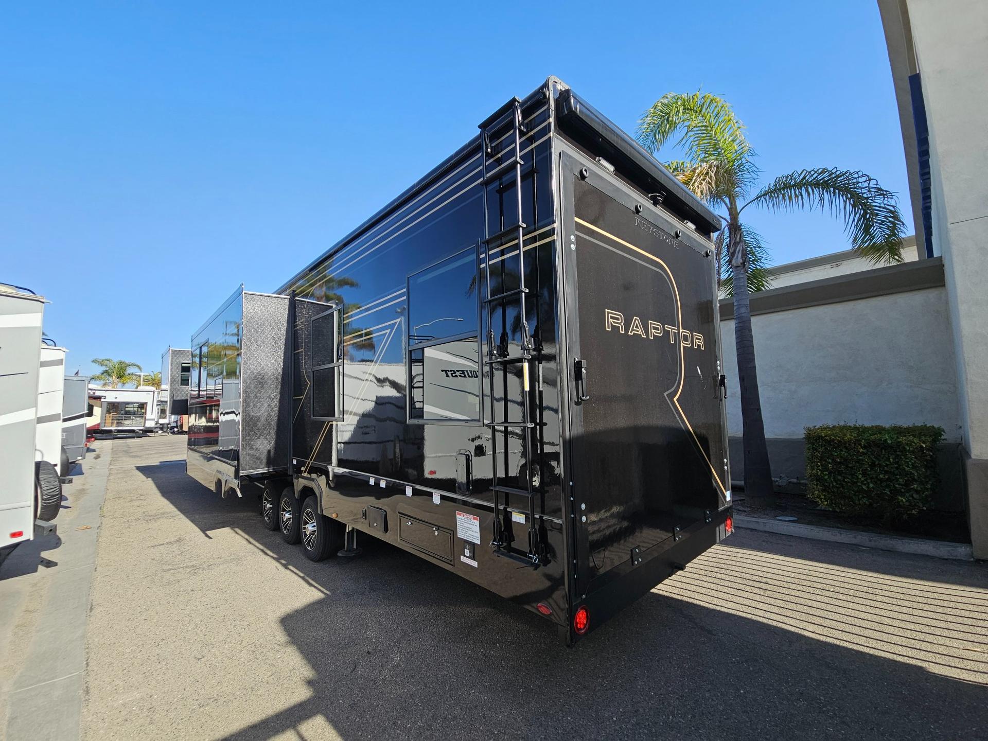 2026 Keystone RV 2026 Keystone RV Raptor  - thumbnail 4